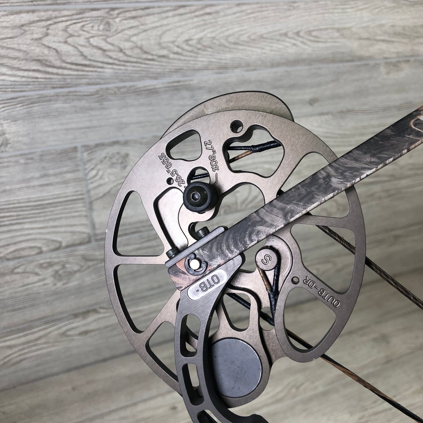 Mathews Outback 27" 60lb Right Handed Bow package