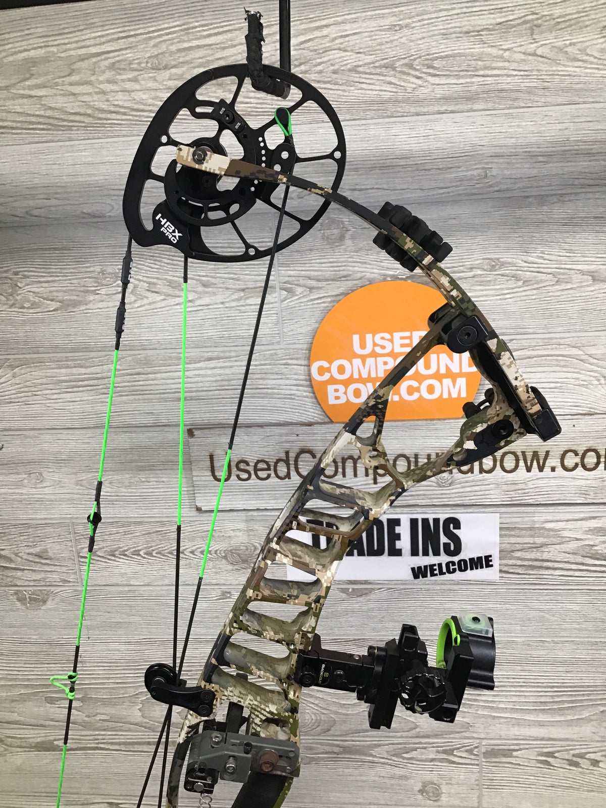 Hoyt VTM 34 wilderness Right Hand 60-70lbs 29.5-31" package (NEW CAMS AND STRINGS)