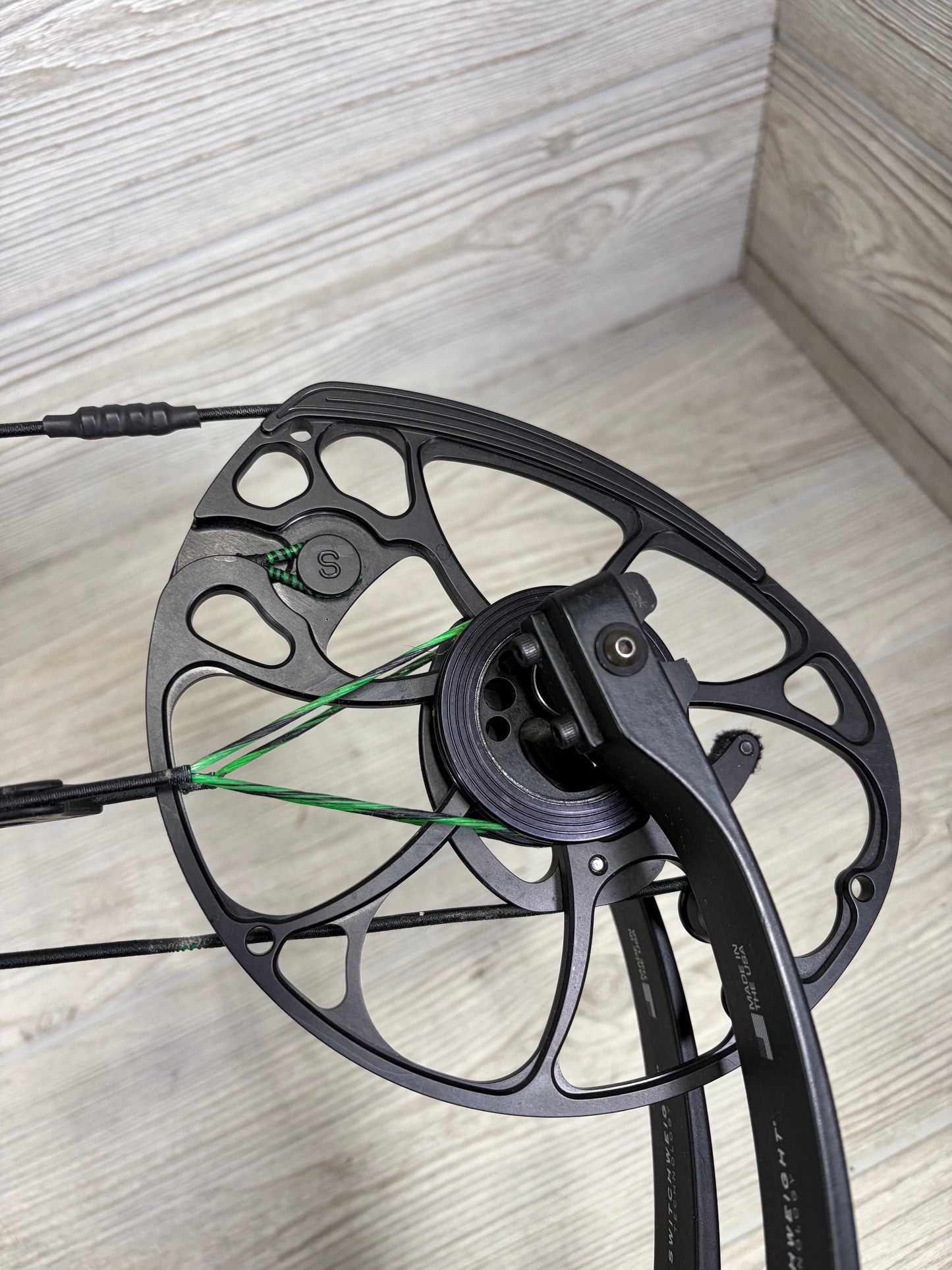 Used Mathews V3 31 Right Hand Black 29" 75lb