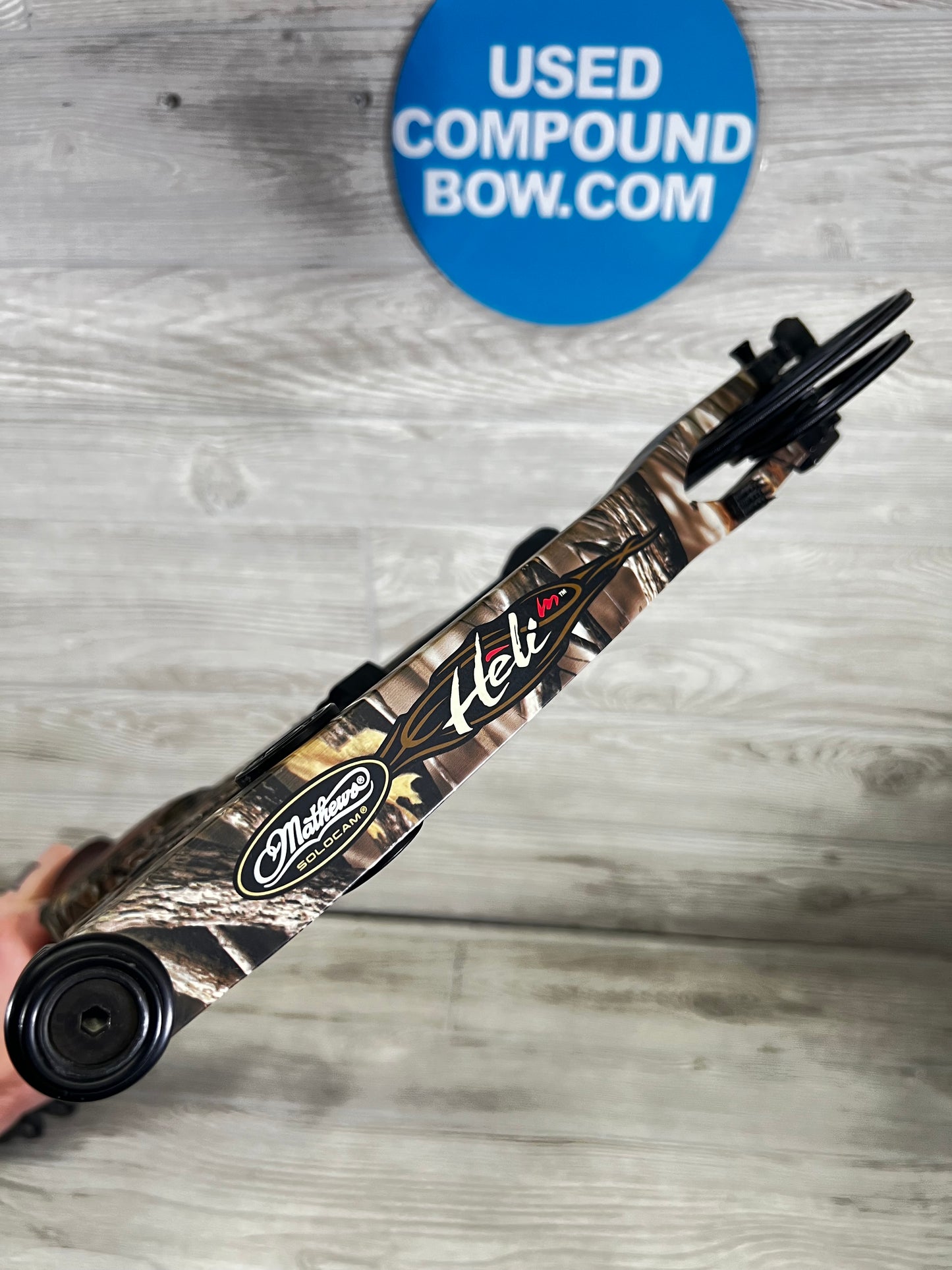 Used Mathews Heli-m rh lost camo 70# 28" with quiver