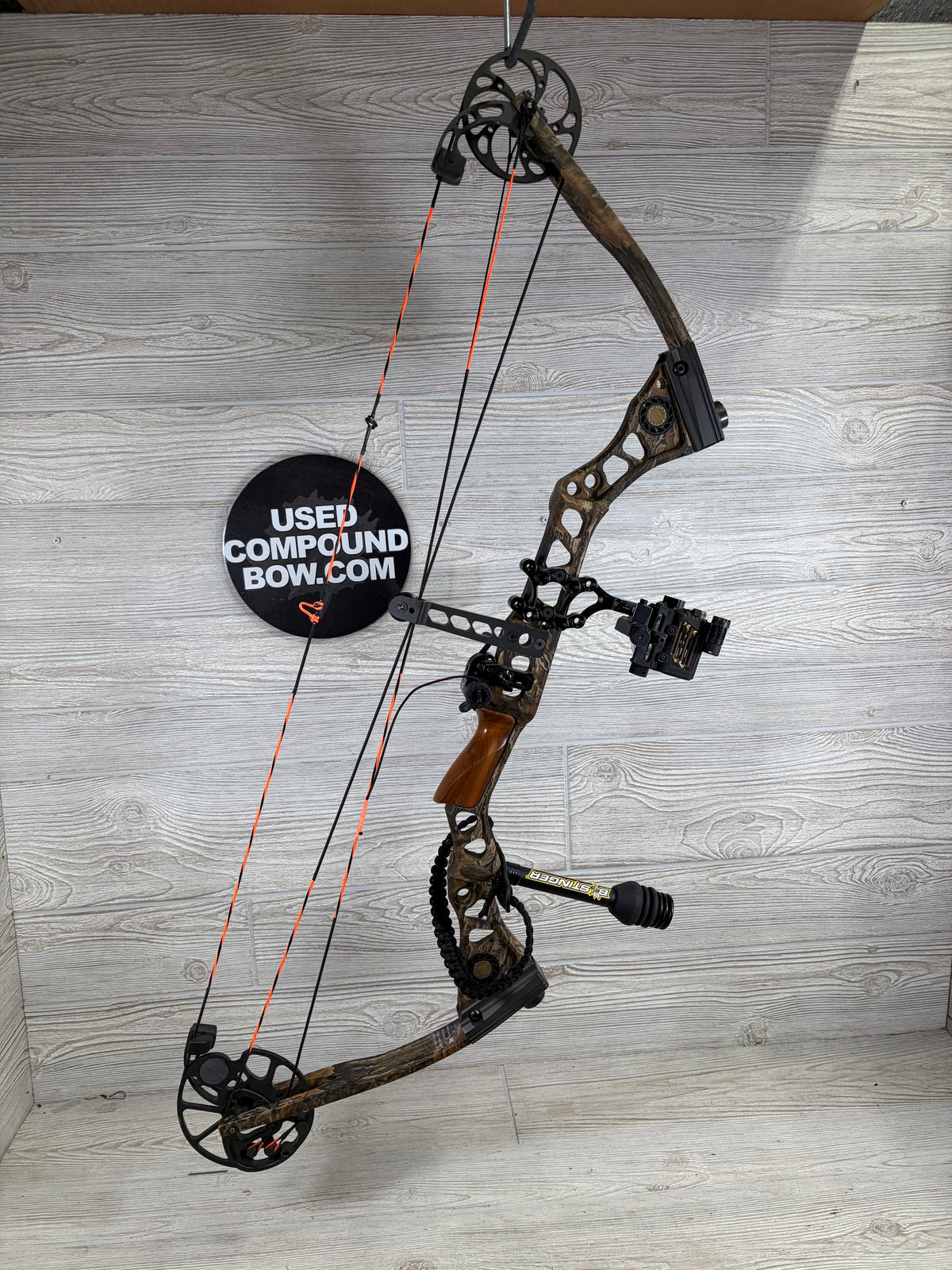 Used Mathews LX 30" 70lb Right Handed Bow Pkg