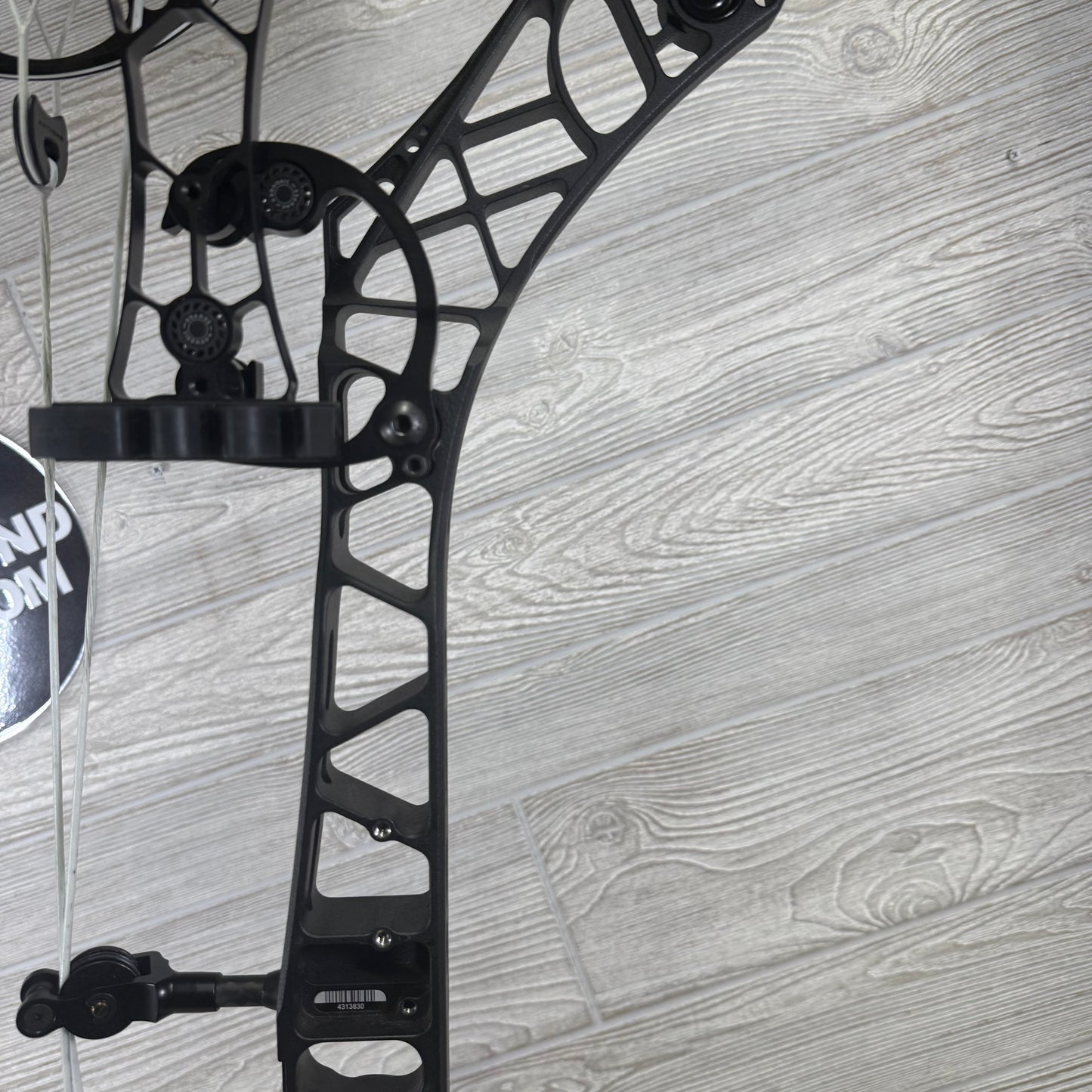 Used Mathews VXR 31.5 Black RH 30" 70lbs