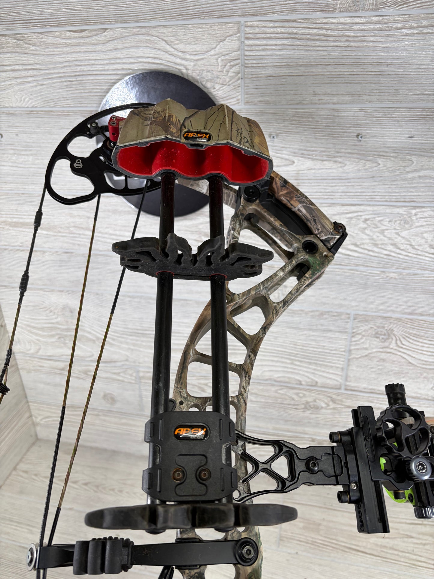Bowtech Solution Realtree 50-60# Package Right Hand