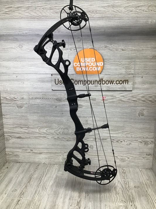 Bowtech Carbon One X 60-70# Right Handed Black