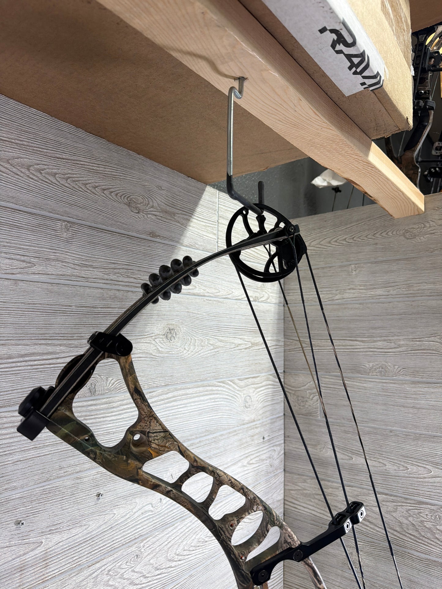 Used Hoyt Maxxis 60-70# Left Handed 27" Bow