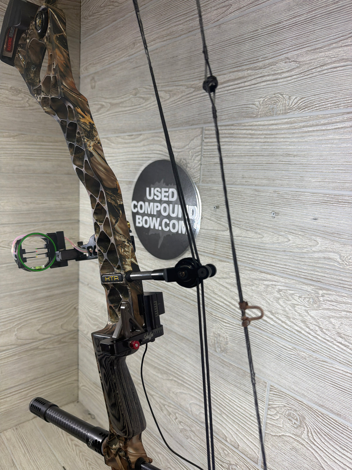 Used Mathews No Cam HTR  RH 29" 50lbs Camo Riser/ Camo Limbs PKG