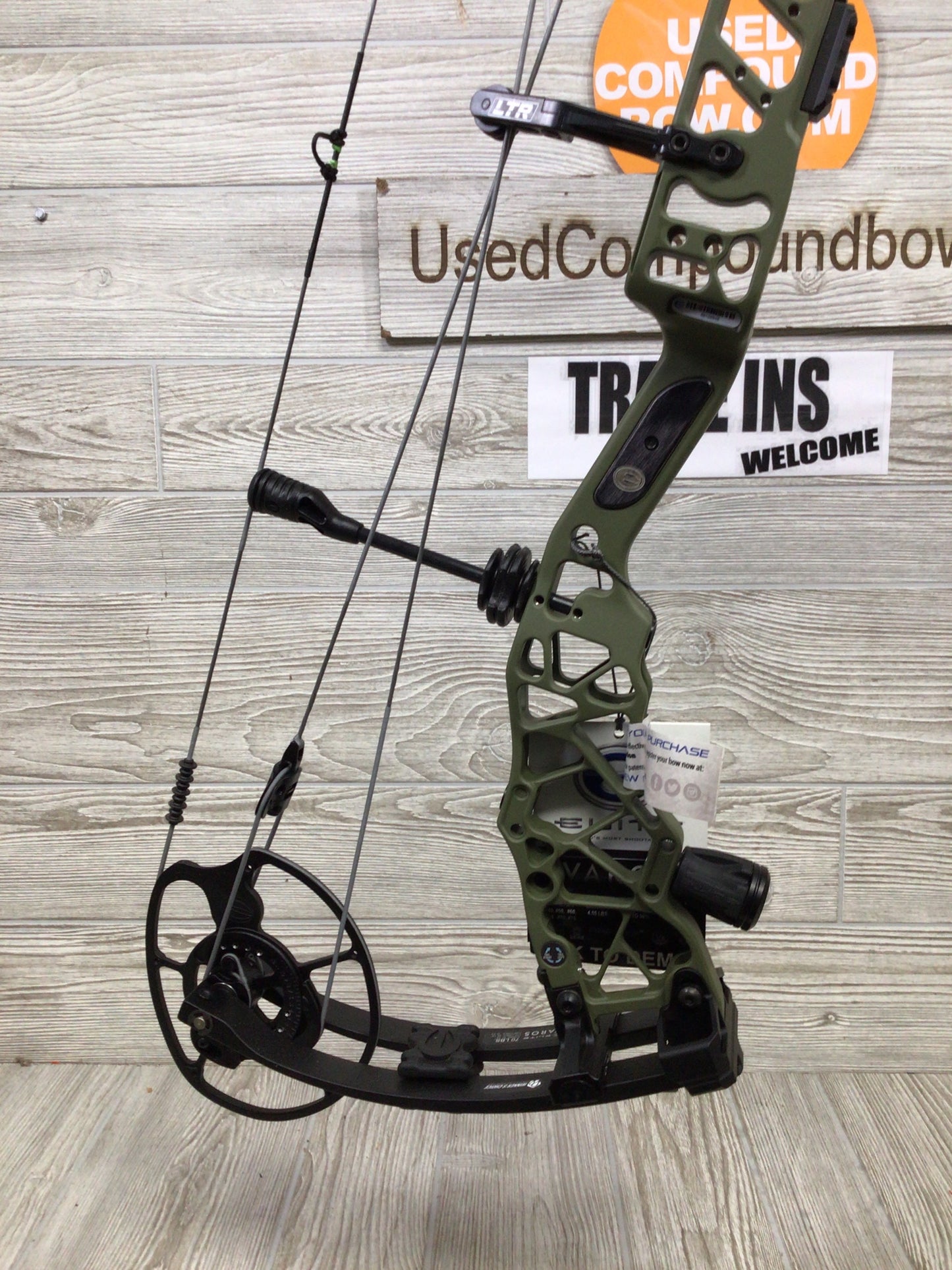 Elite Varos Right Handed 60-70# 25.5-31" OD Green