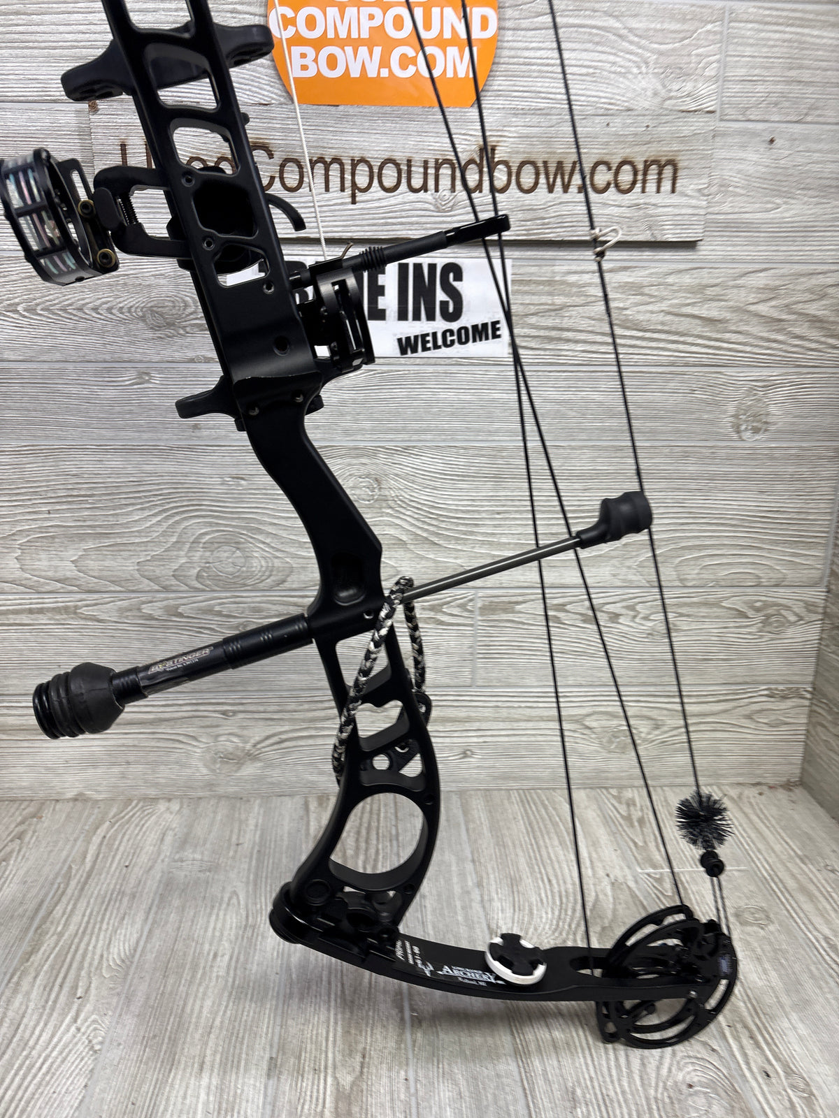Used Prime One Target bow 50-60# right handed black 28.5 Package