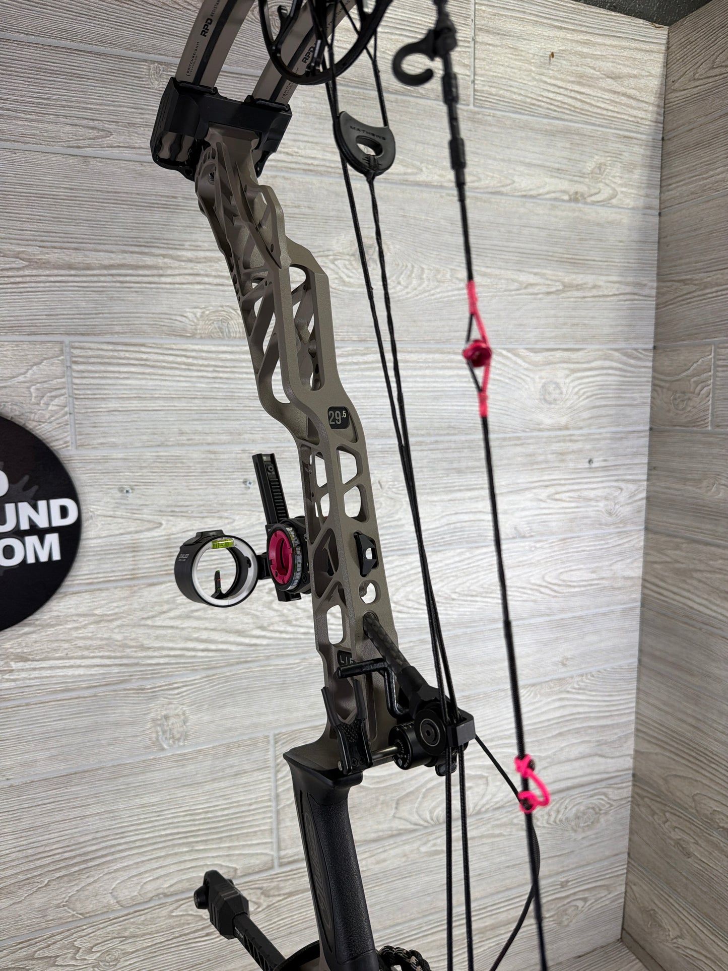 Mathews Lift 29.5 RH Granite Bow PKG