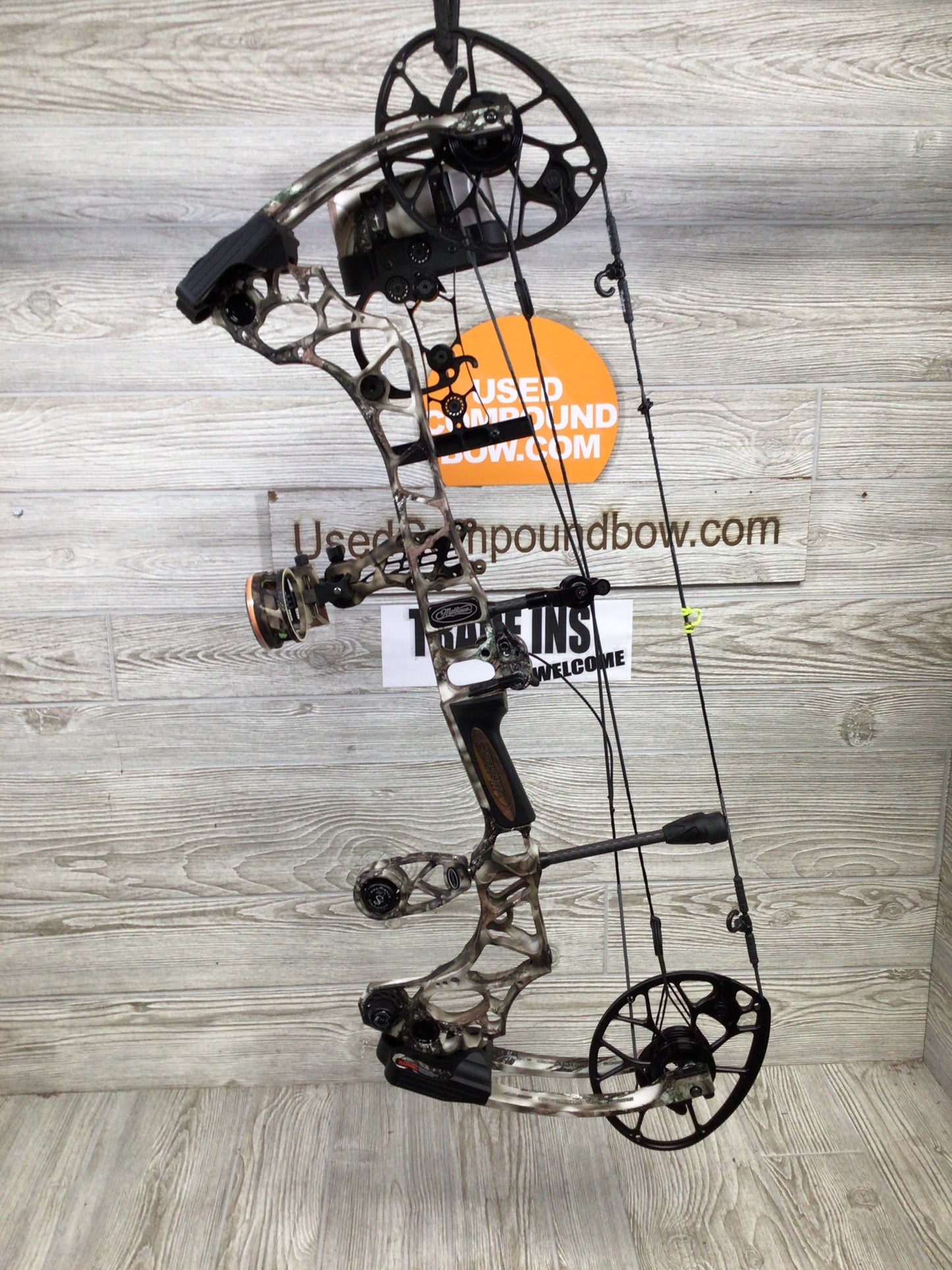 Mathews Triax 70lb 28" Lost Camo RH Bow LOADED Pkg