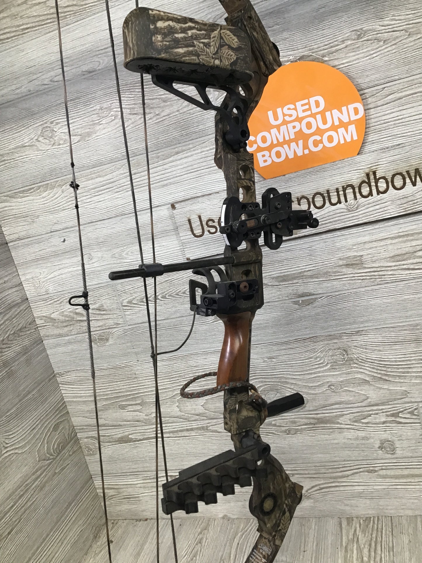 Used Mathews Q2 XL 27" 60lb Right Handed Bow PKG