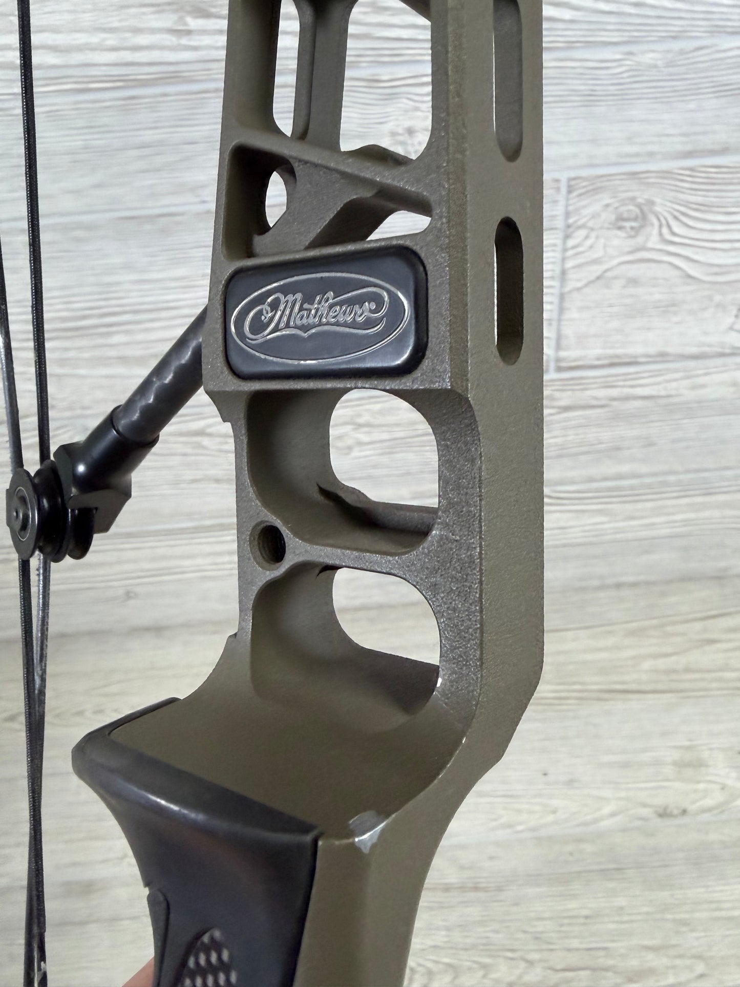 Used Mathews V3 27 Left Hand Ambush Green Bow