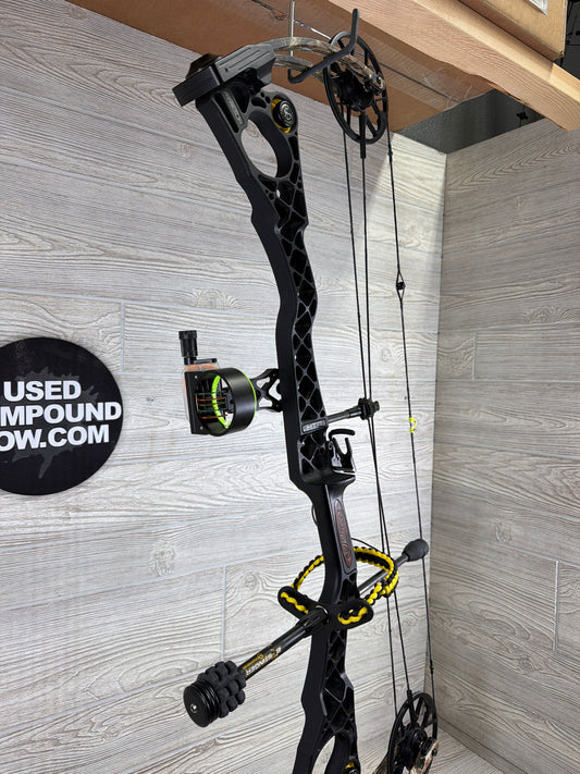 Used Mathews No Cam HTR  RH 30" 60lbs Black Riser/ Camo Limbs PKG
