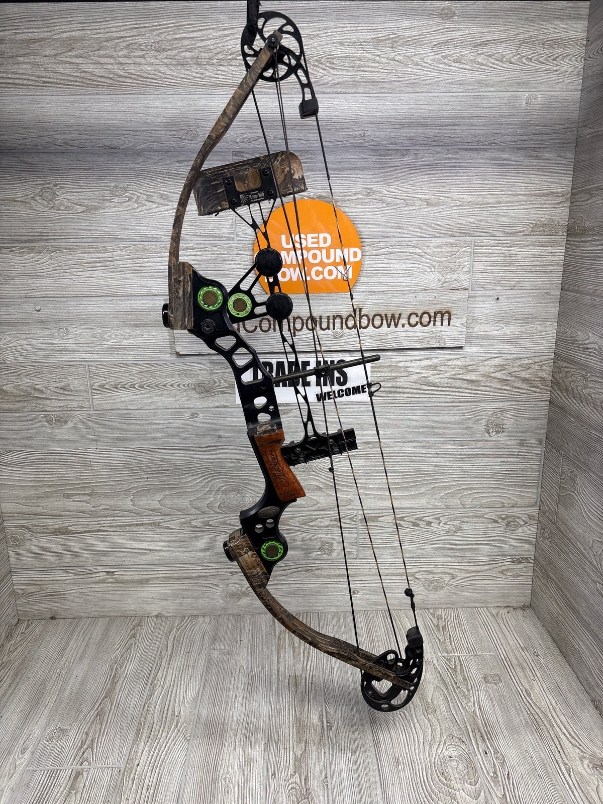 Mathews Black Max 60-70# 30" Right handed Camo