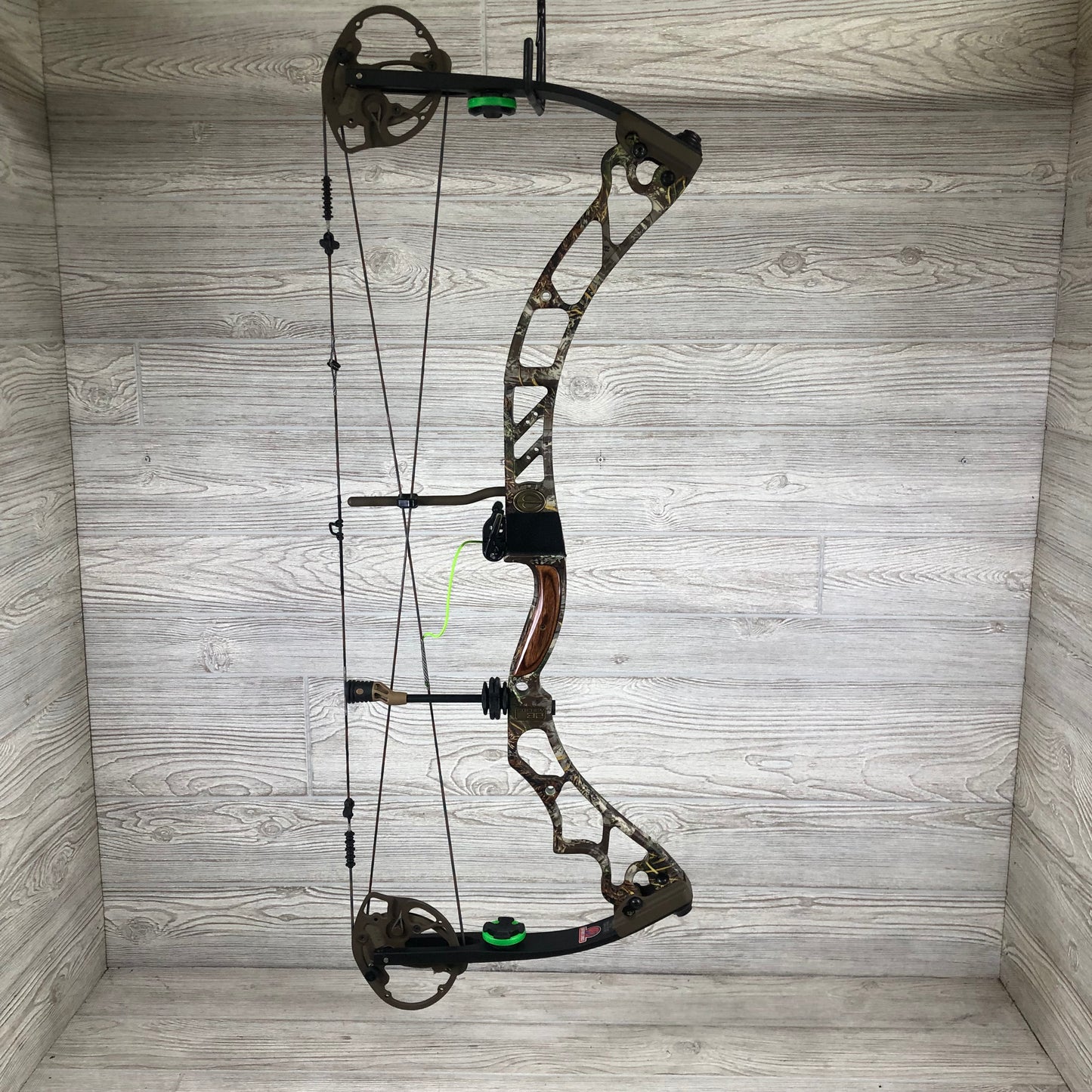 Elite Energy 32 60-70# Left Handed 2 tone bow package