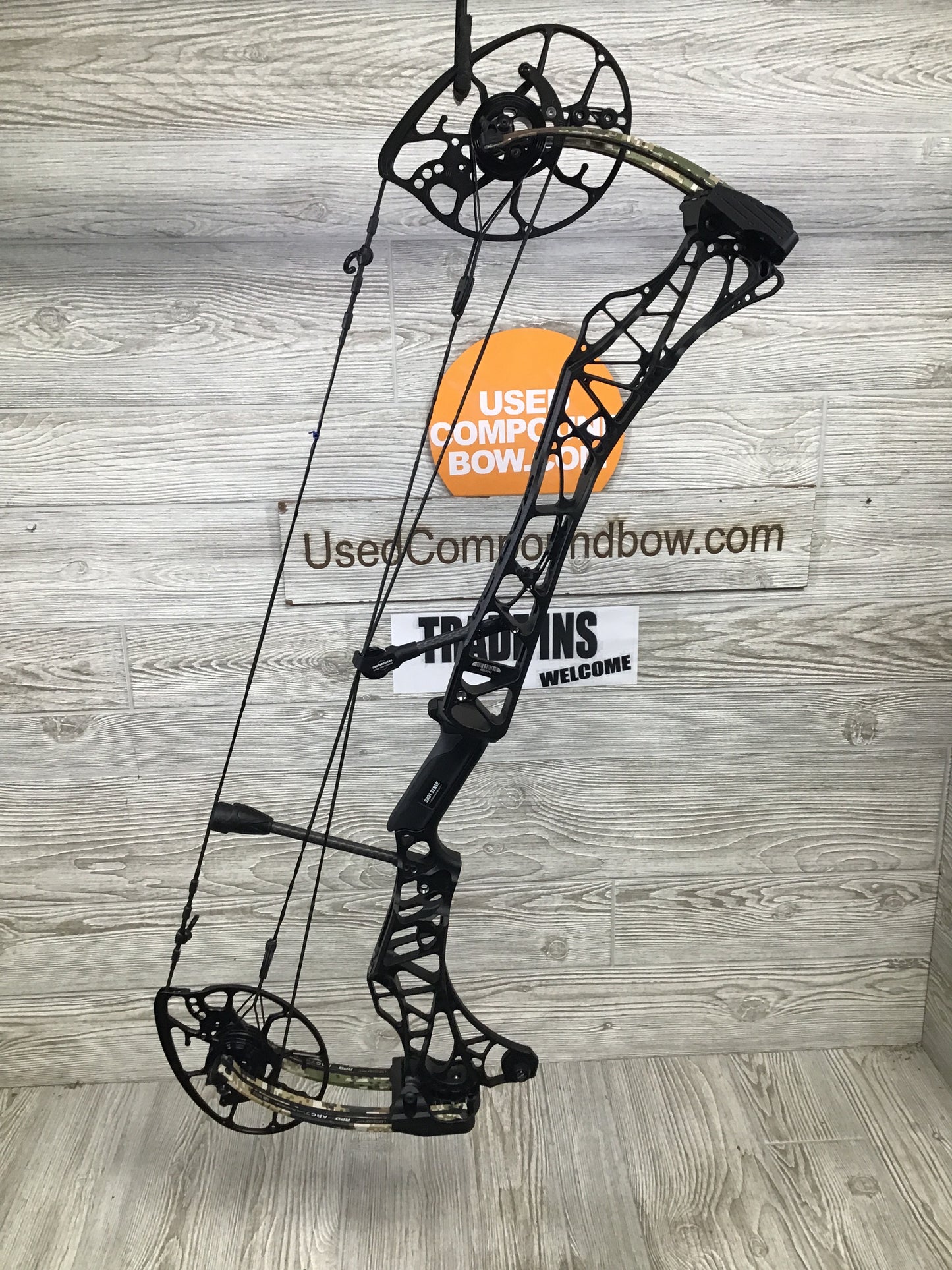 Used Mathews Lift X 29.5 Right Hand 28/70# Black Riser/Subalpine
