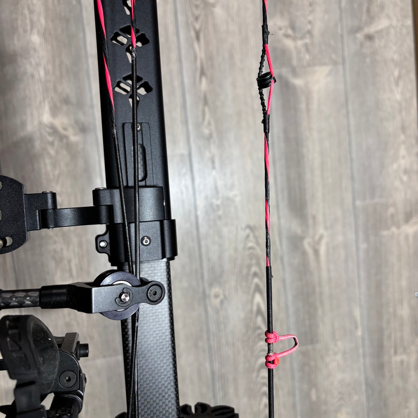 Used Mathews Vertix RH Under Armour Bow Package