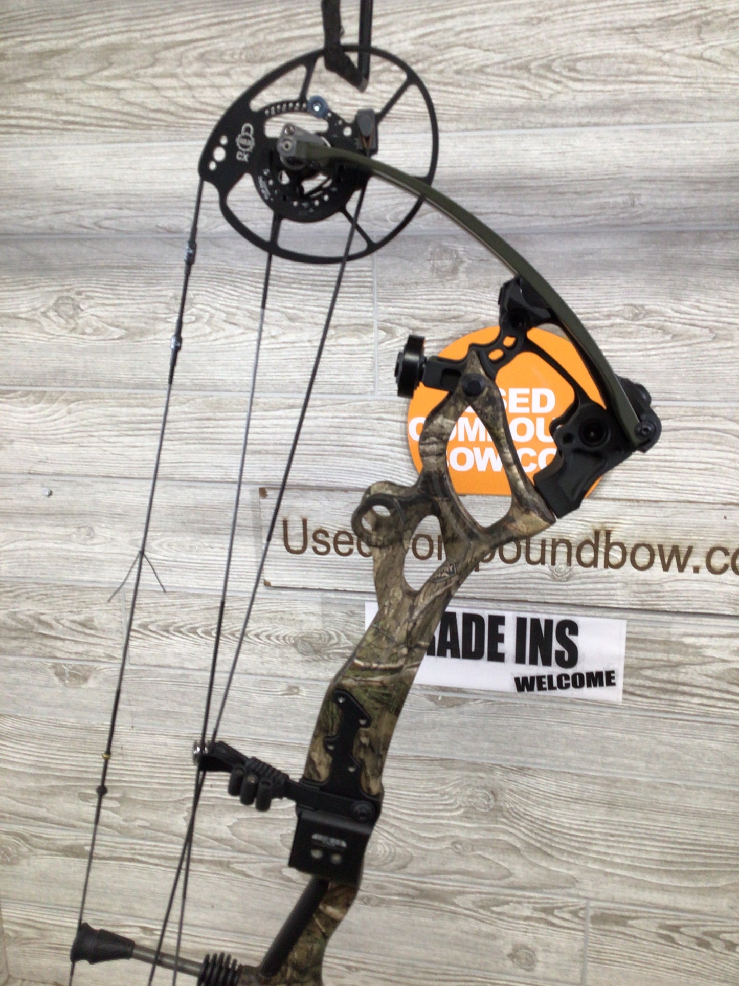 Bowtech Carbon One X 60-70# Right Hand Mossy Oak riser/ OD green limbs