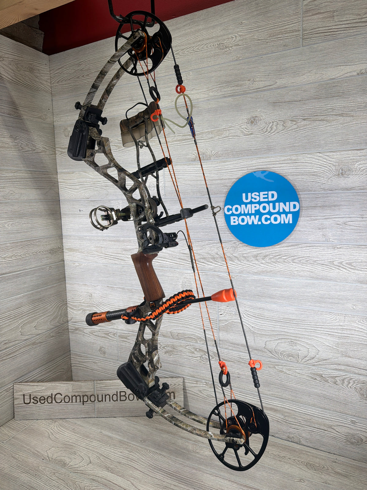 Used Mission Ballistic 28" 70lb Right Hand Camo Bow Pkg