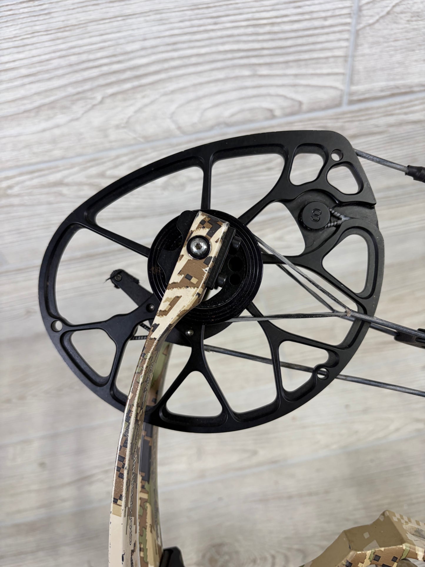 Used Mathews Triax 29" 70lb Right Hand Subalpine Camo Pkg
