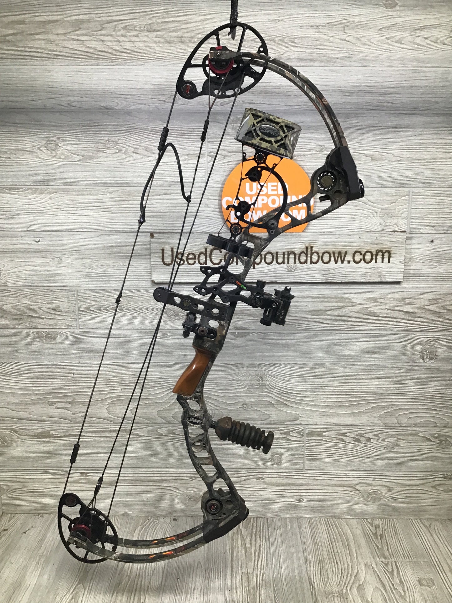 Used Mathews "McPherson Series" Monster 6 Right handed hunt package 60# limbs