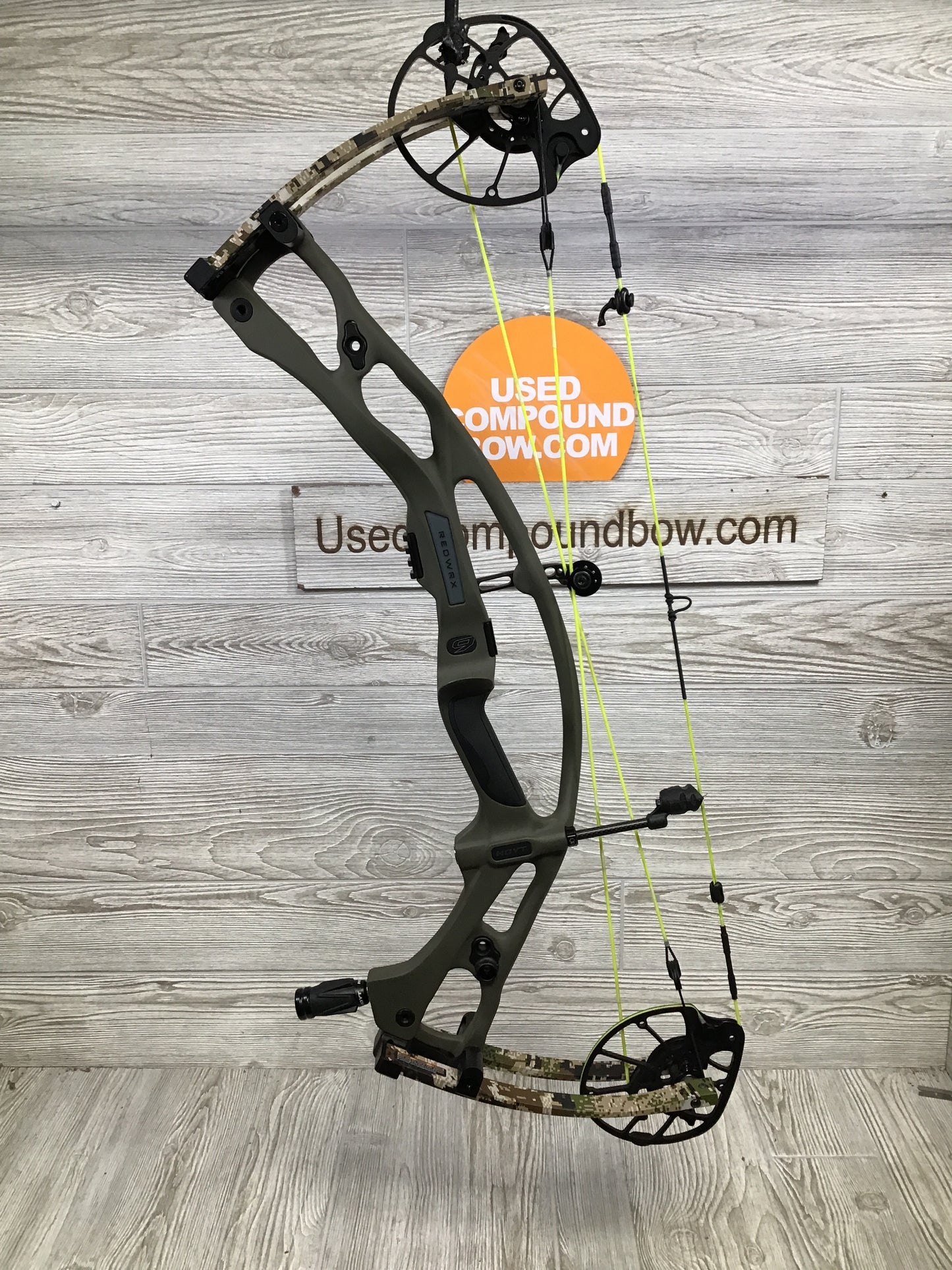 Hoyt RX-9 Right Handed Wilderness/Subalpine Limbs 70lbs 25-30" Bow