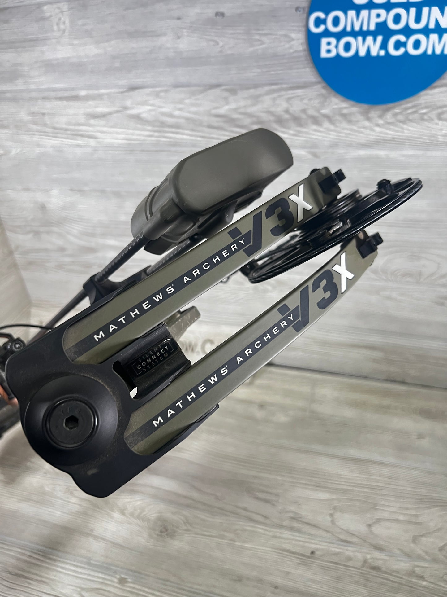 Used Mathews V3X 29 Ambush Green Right Handed Garmin Package
