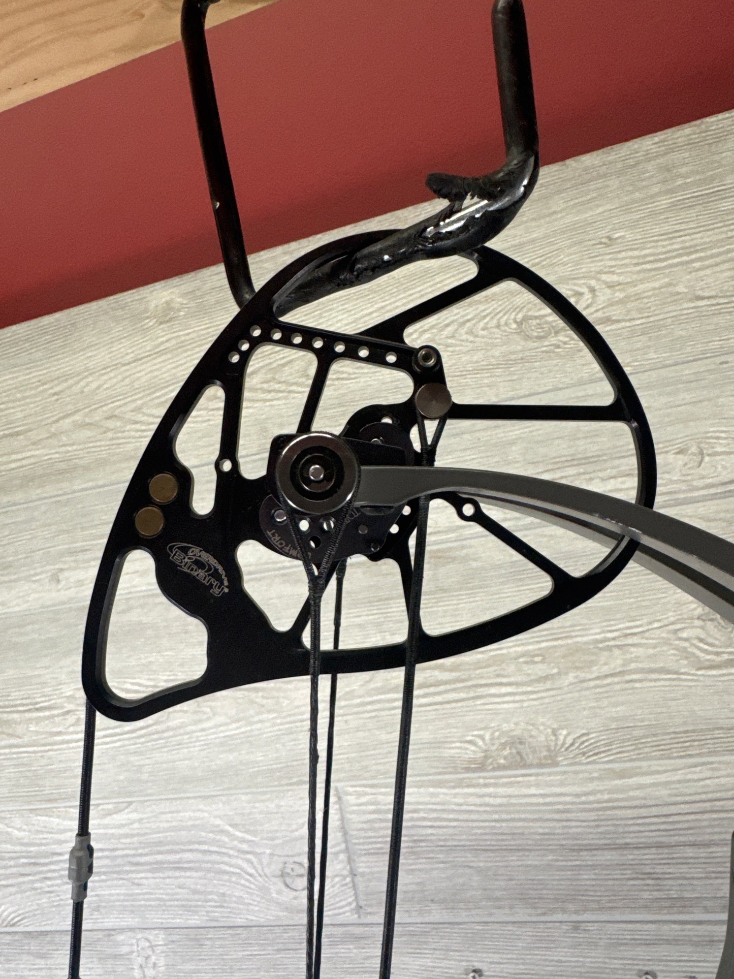 Bowtech SR6 30" 70lb RH Gray Bow Pkg