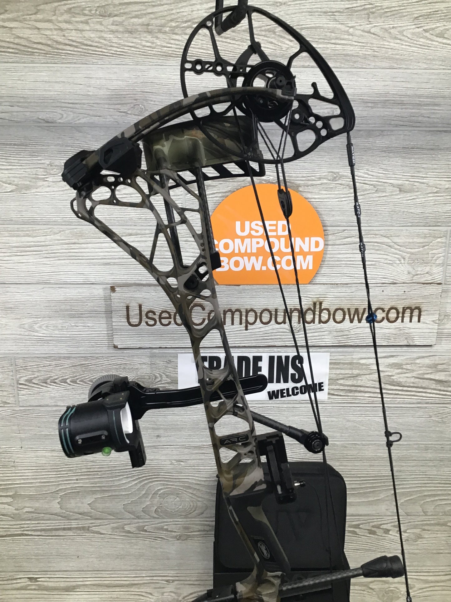Used Mathews Arc 30 RH Mossy Oak Bottomlands LOADED Package 29/70#