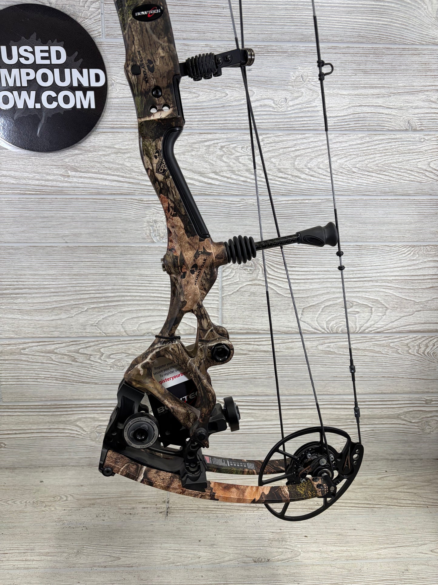 Bowtech Carbon One X 60-70# RH Mossy Oak New Bow