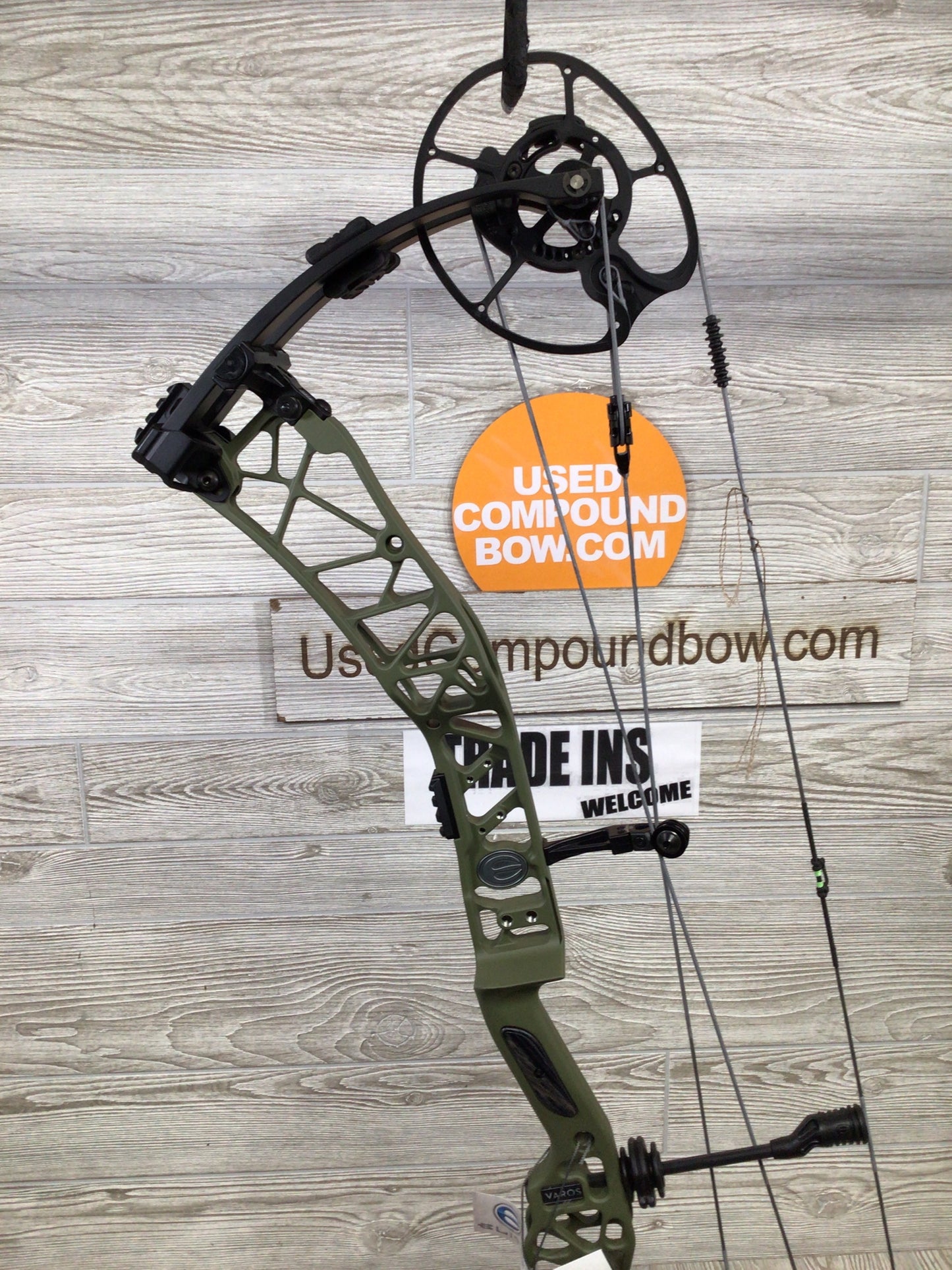 Elite Varos Right Handed 60-70# 25.5-31" OD Green