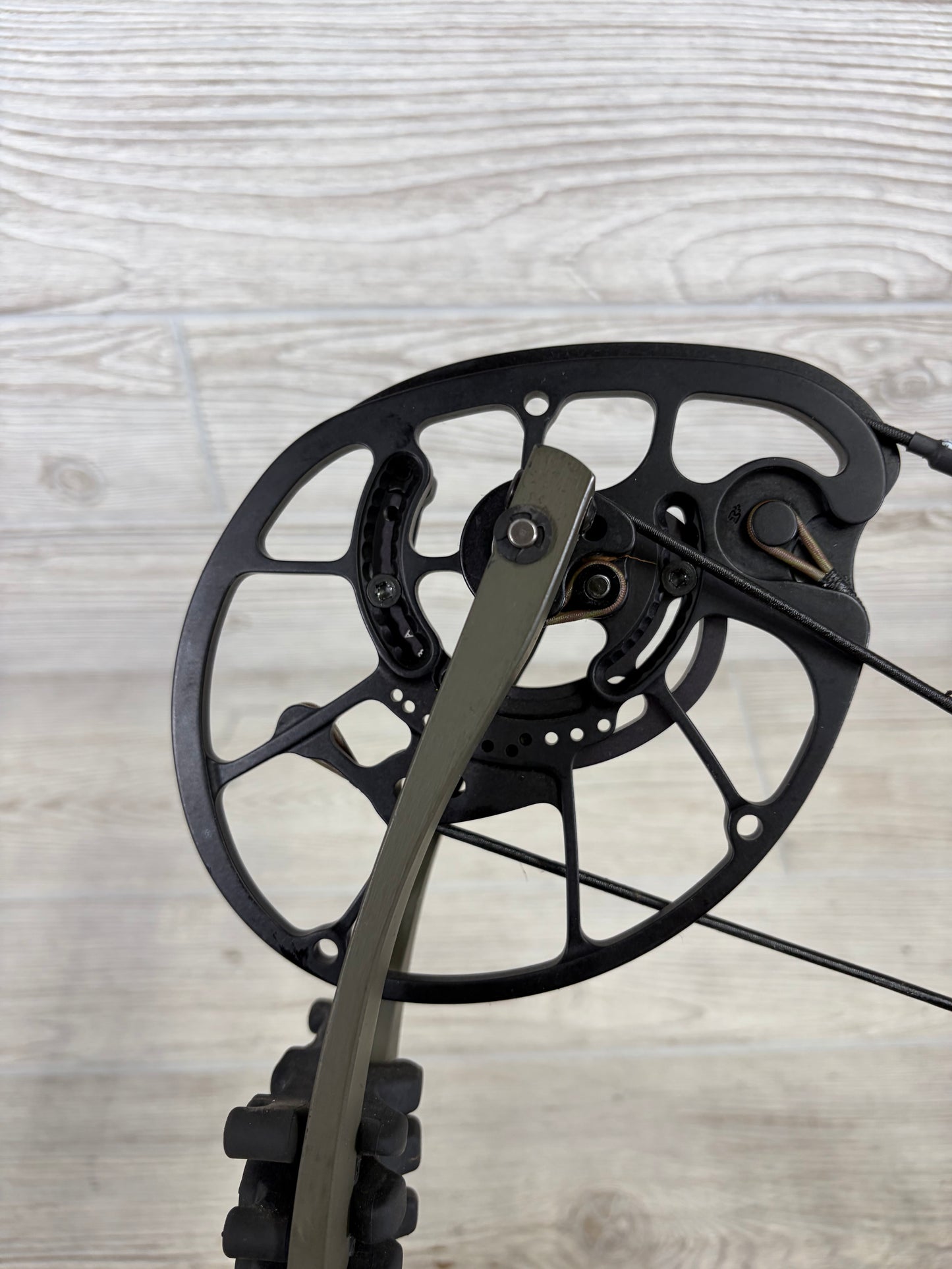 Hoyt VTM 31 Right Hand Wilderness Green 60-70lb