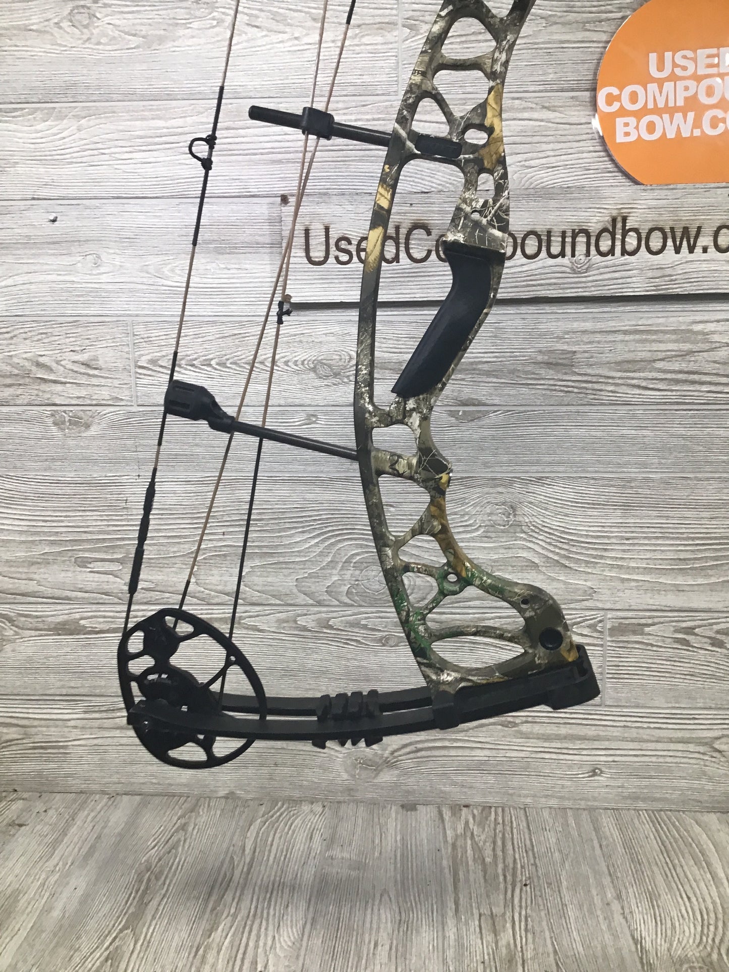 Used Hoyt Torrex Left Handed Realtree 60-70# 26-30"