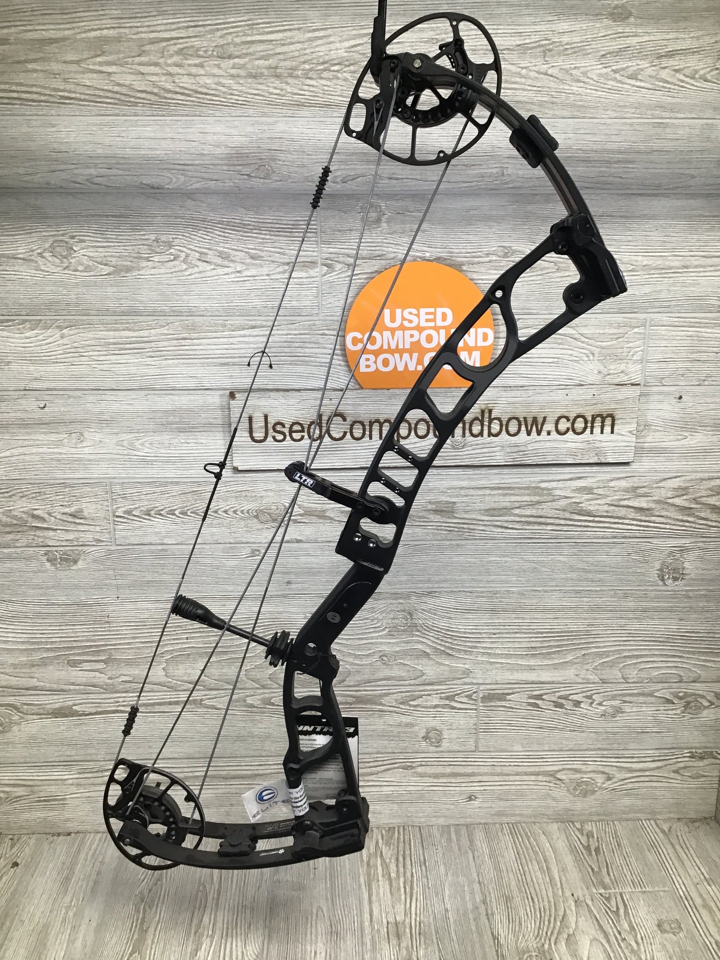 Elite HNTR33 Black RH Bow