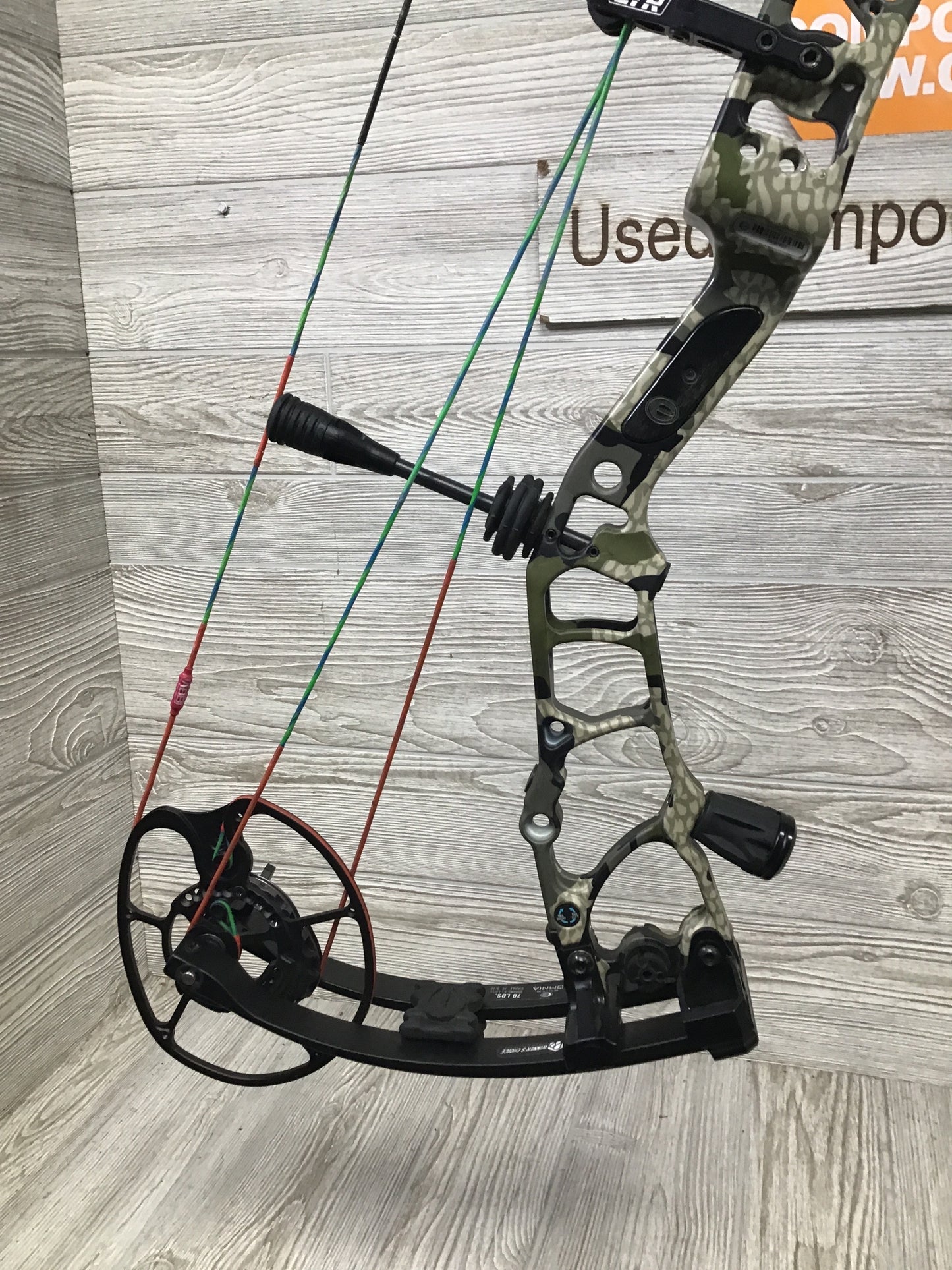 Used Elite Omnia Right Hand 70lb Kuiu Verde.