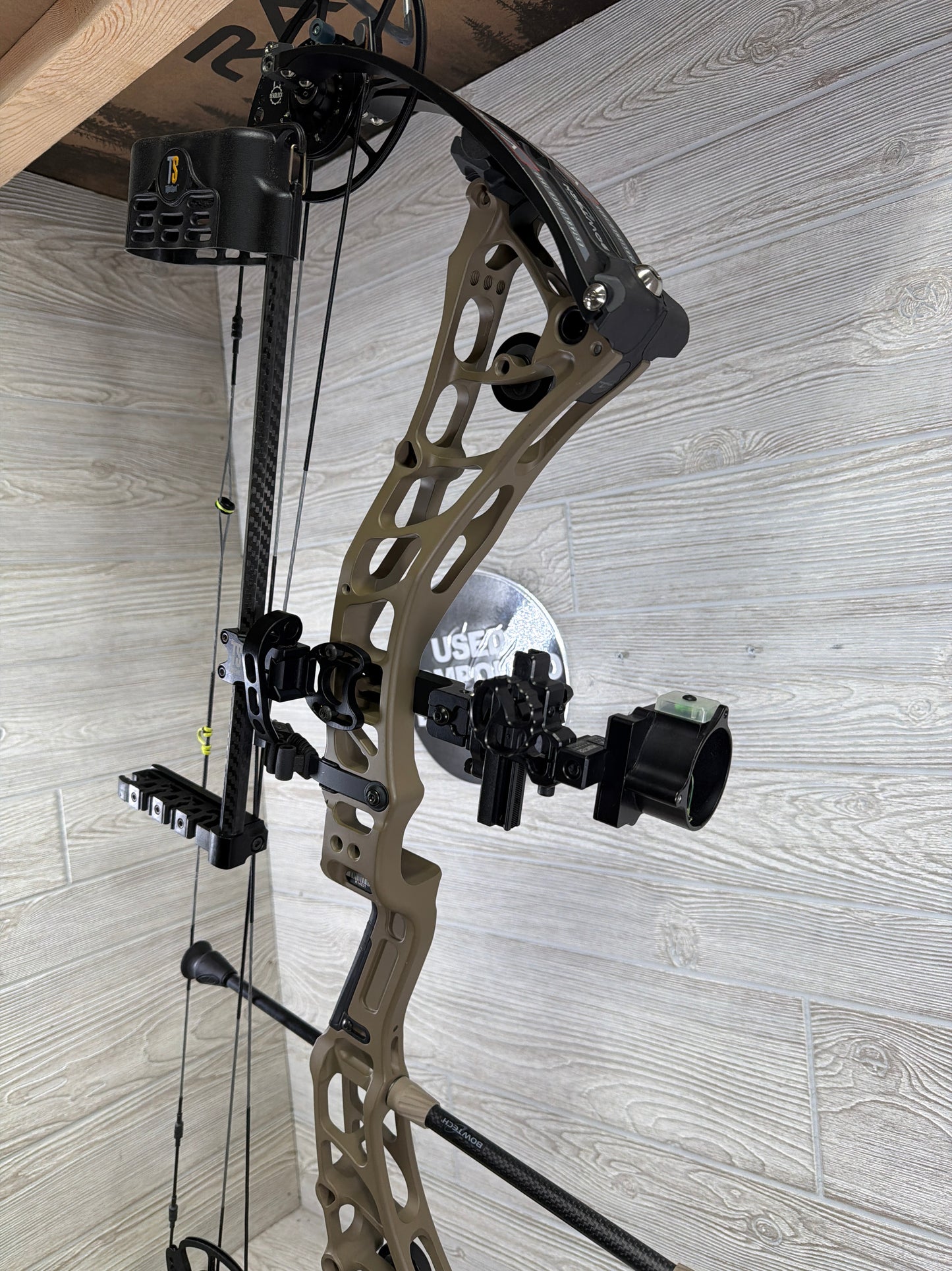 Used Bowtech Virtue Right Hand OD Green 60-70lb Bow Package