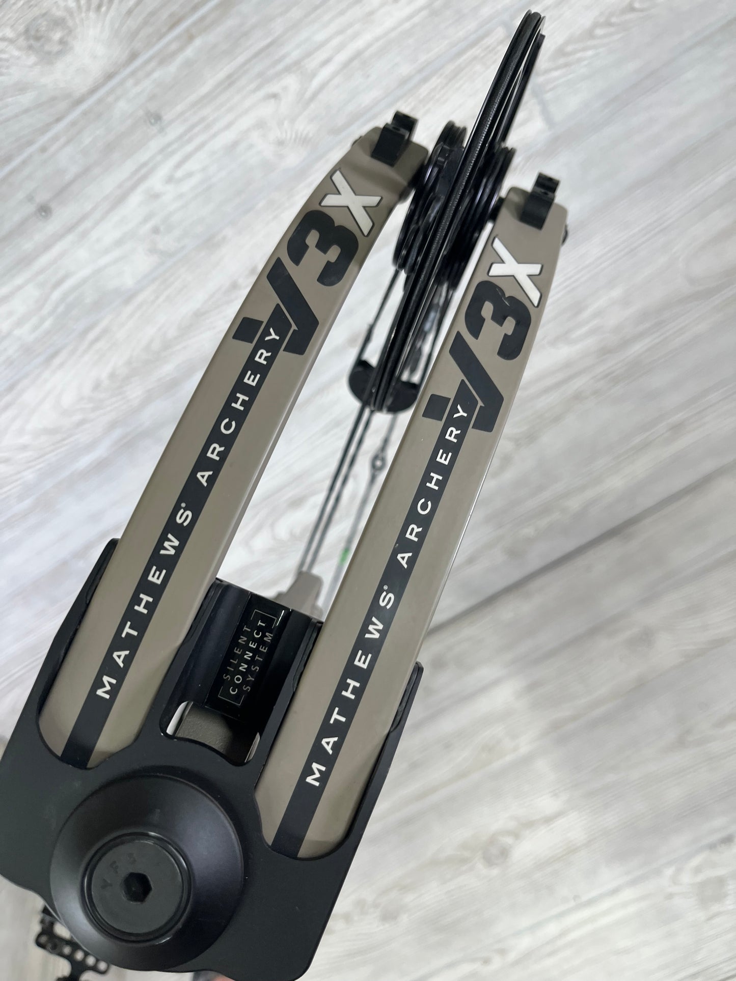 Used Mathews V3X 33 RH Granite Package