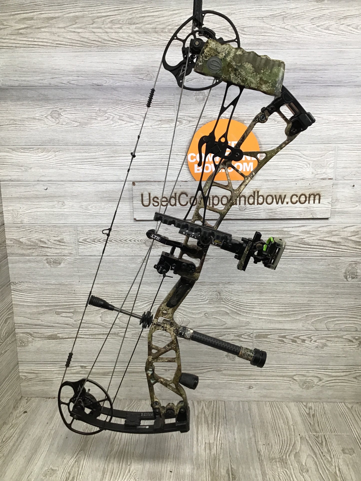 Elite Ethos TrueTimber Strata Right Handed 60-70# 25.5-31" Package