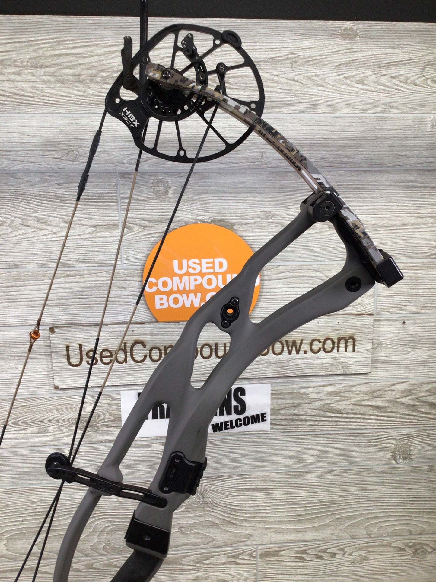 Hoyt RX-8 Right Handed Custom 40-50 lb Tombstone Riser - Elevated 2 Limbs