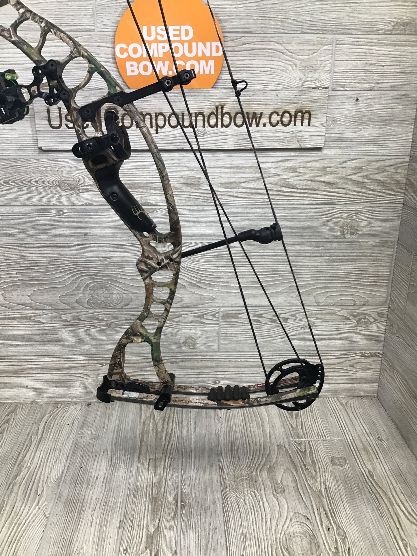 Used Hoyt Maxxis 60-70# Left Handed 27" Package