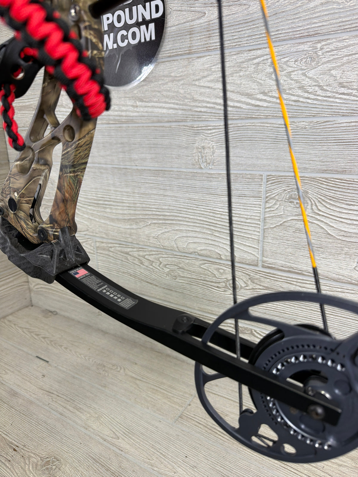 Used Diamond Edge 320 29" 70lb Camo Right Hand Bow Pkg
