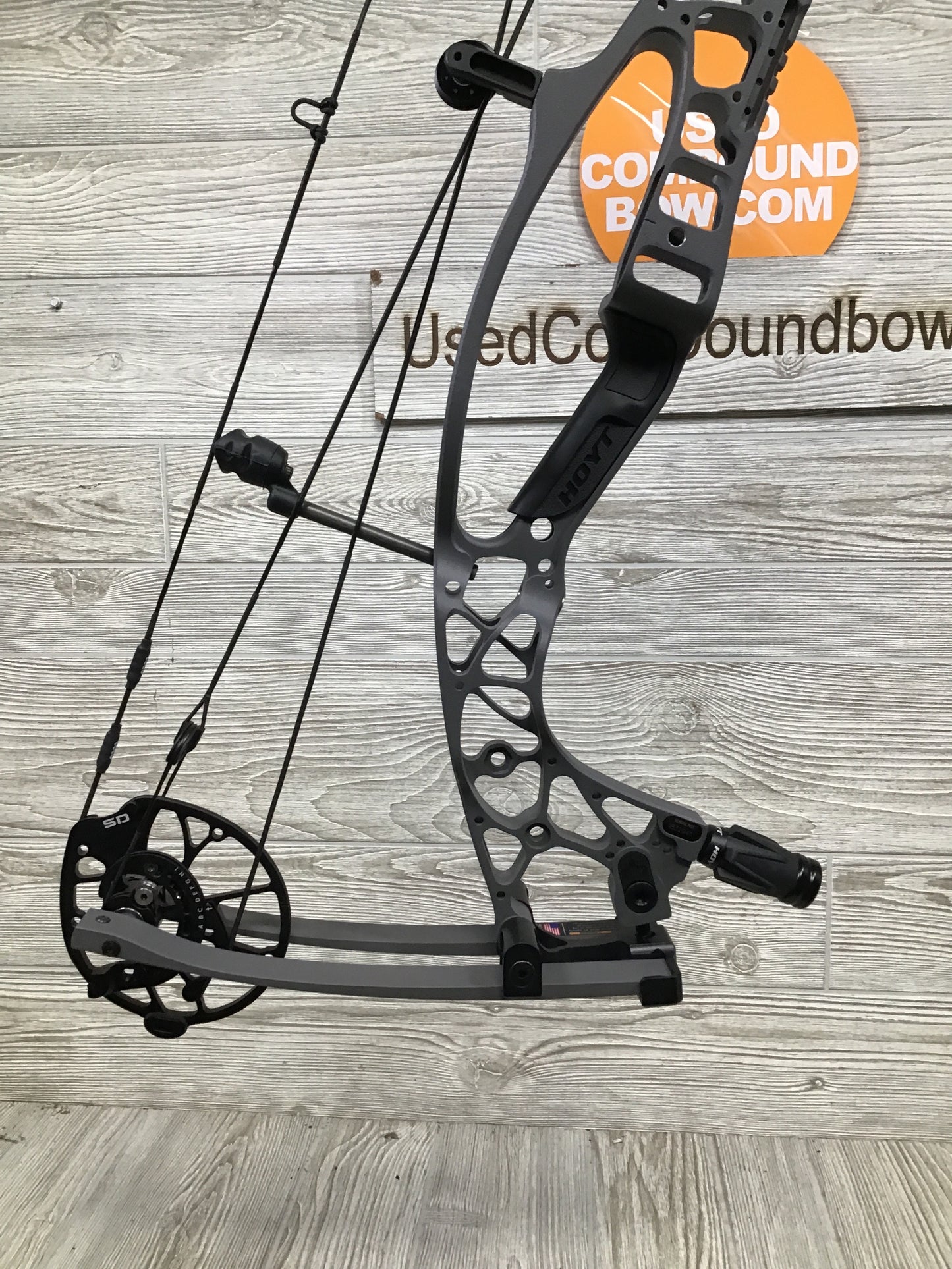 Used Hoyt Alpha AX-2 SD Tombstone 40-50# Right Handed