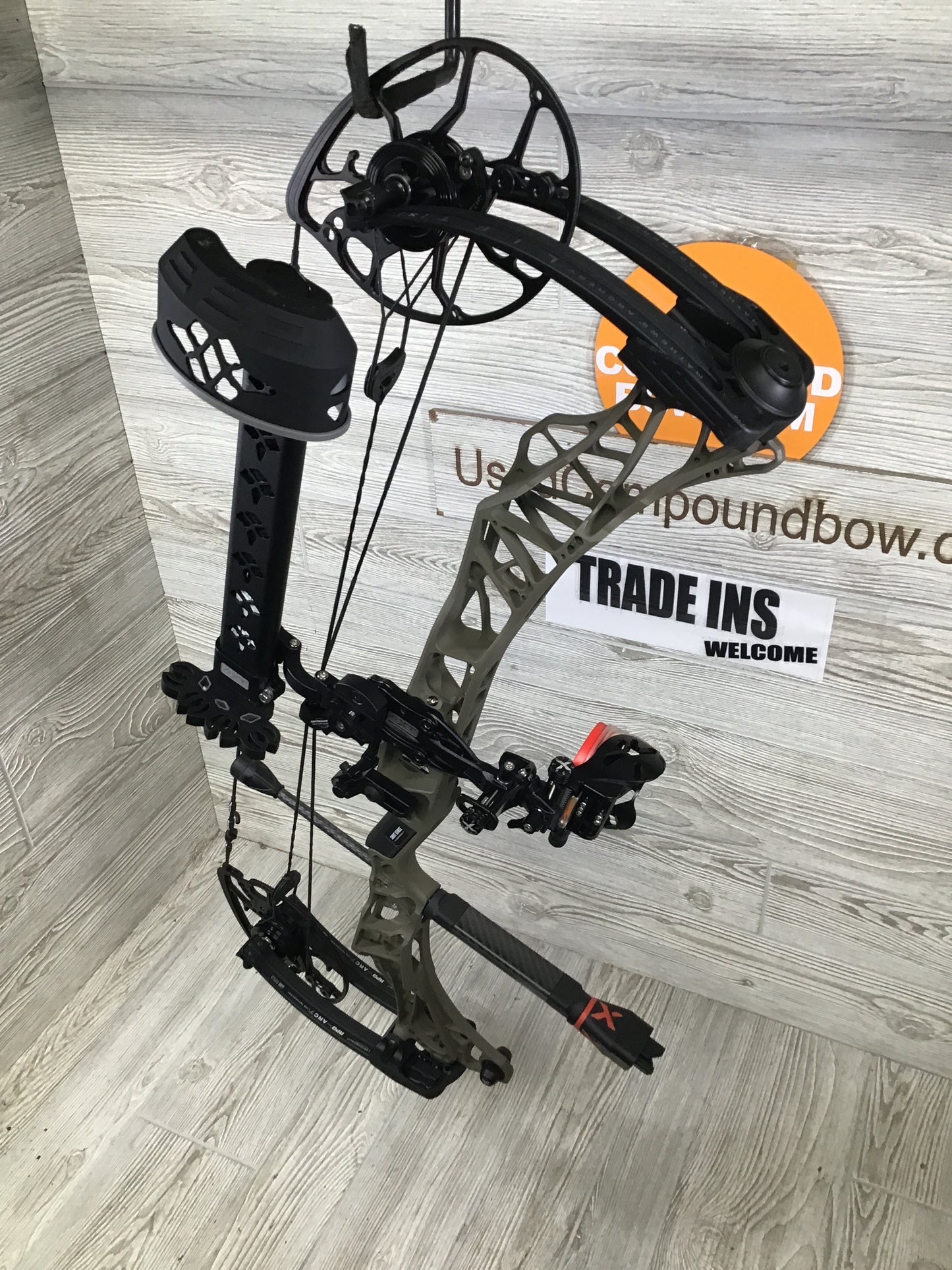 Used Mathews Lift X 29.5 Right Hand Ambush Green Riser/ Black limbs 30/60# package
