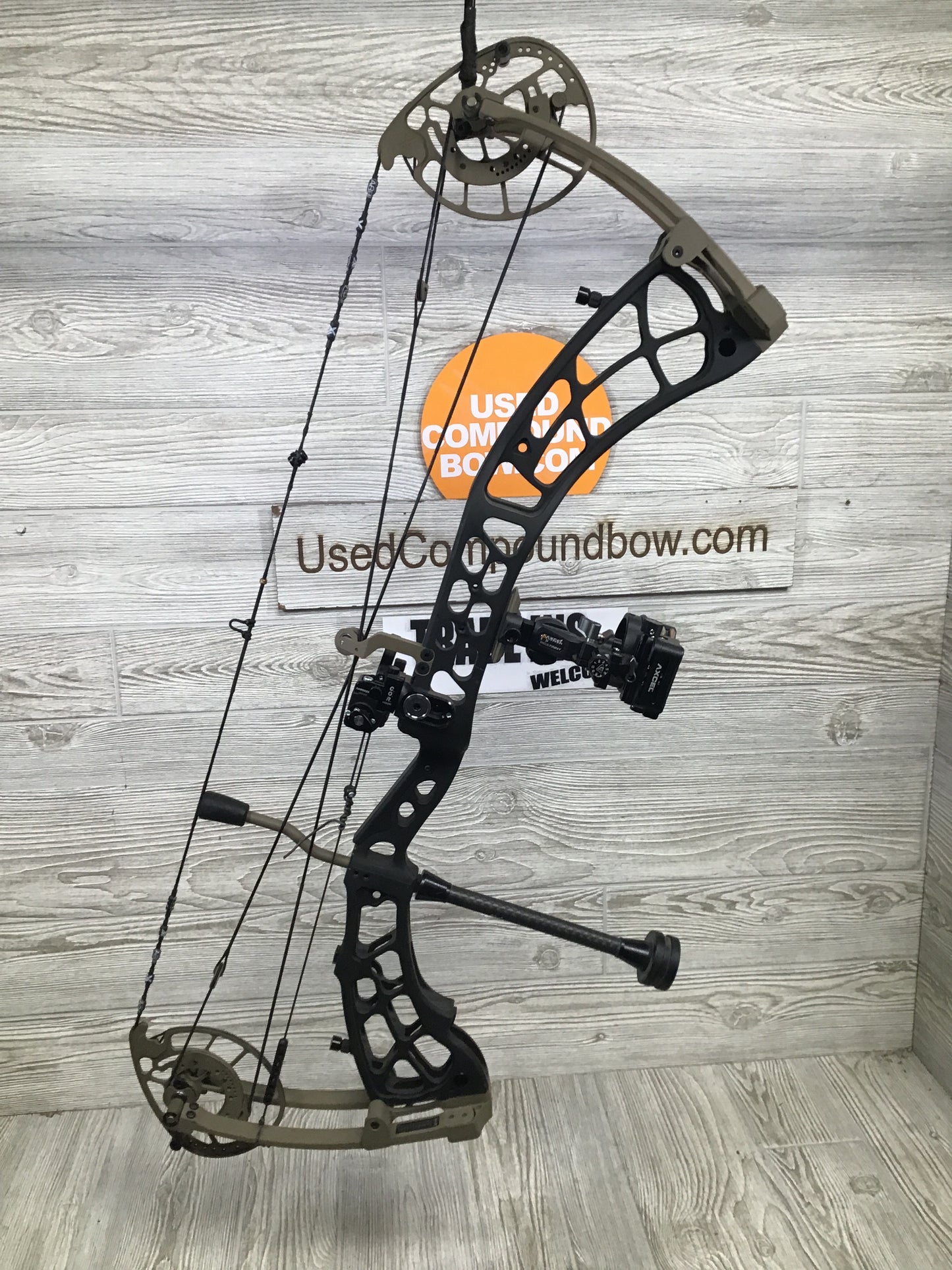 Xpedition Xlite 32 60-70# Black with FDE accents 25-30.5" Package