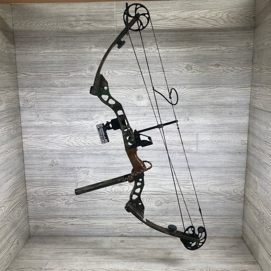 Used Mathews MQ1 30" 70lb Right Handed Bow CF