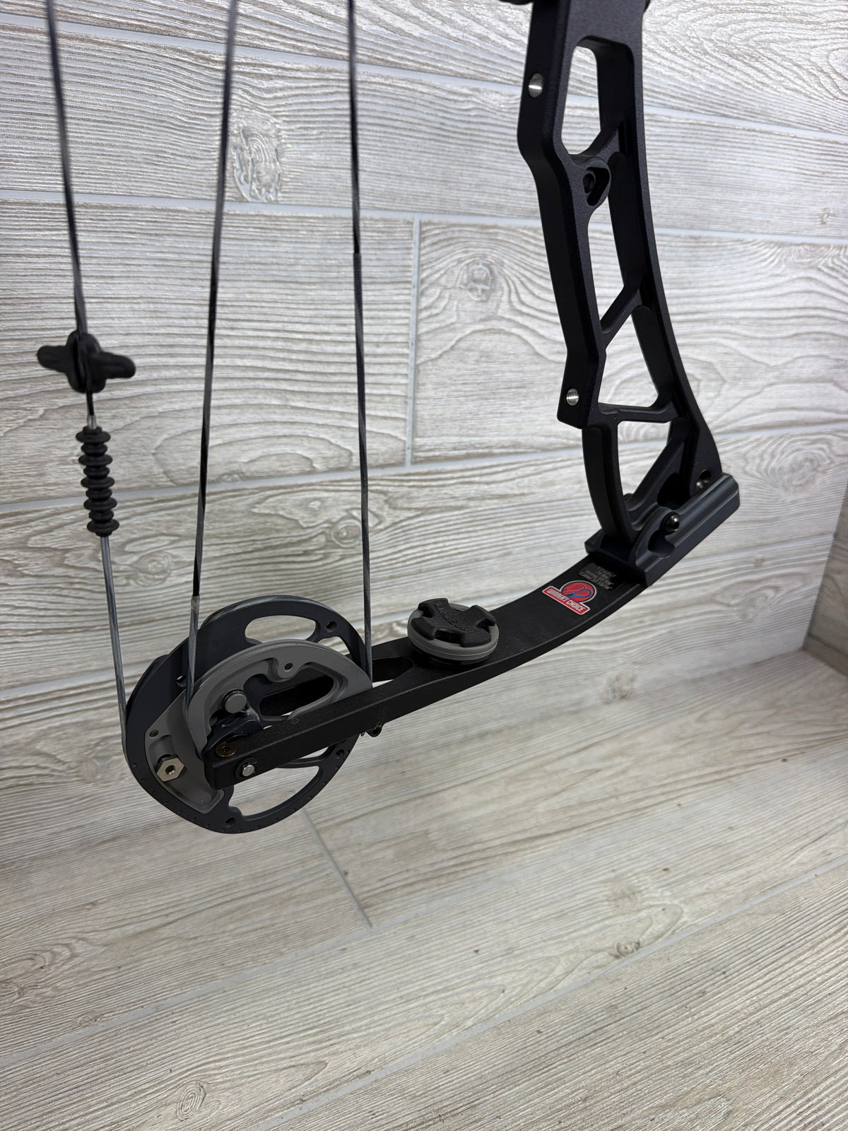 Elite Synergy Right Handed 28" 70# Black