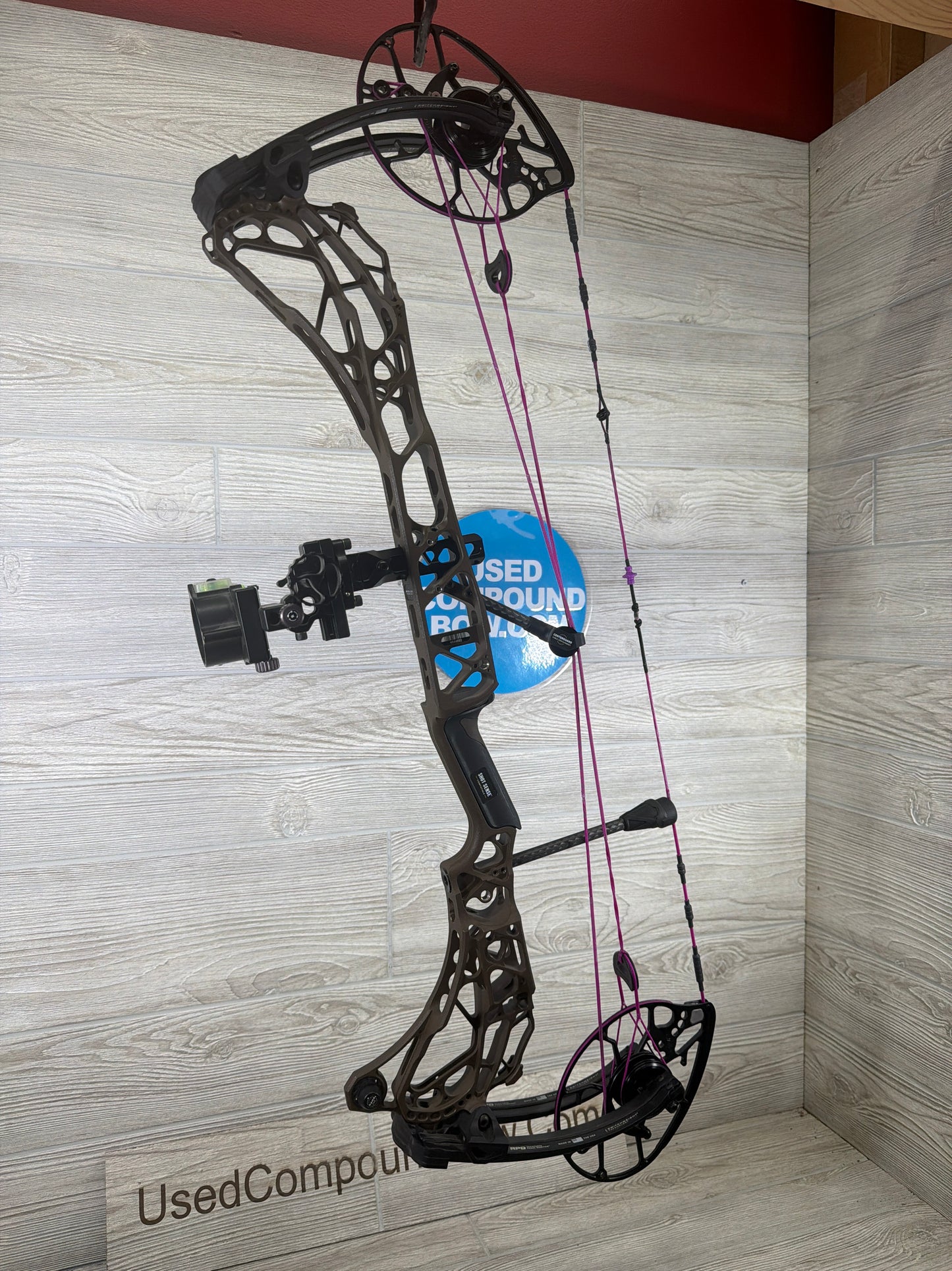 Used Mathews ARC 30 29" 70lbZ Left Hand Kodiak Brown/Black Limbs Bow w/Black Gold Pro Single Pin