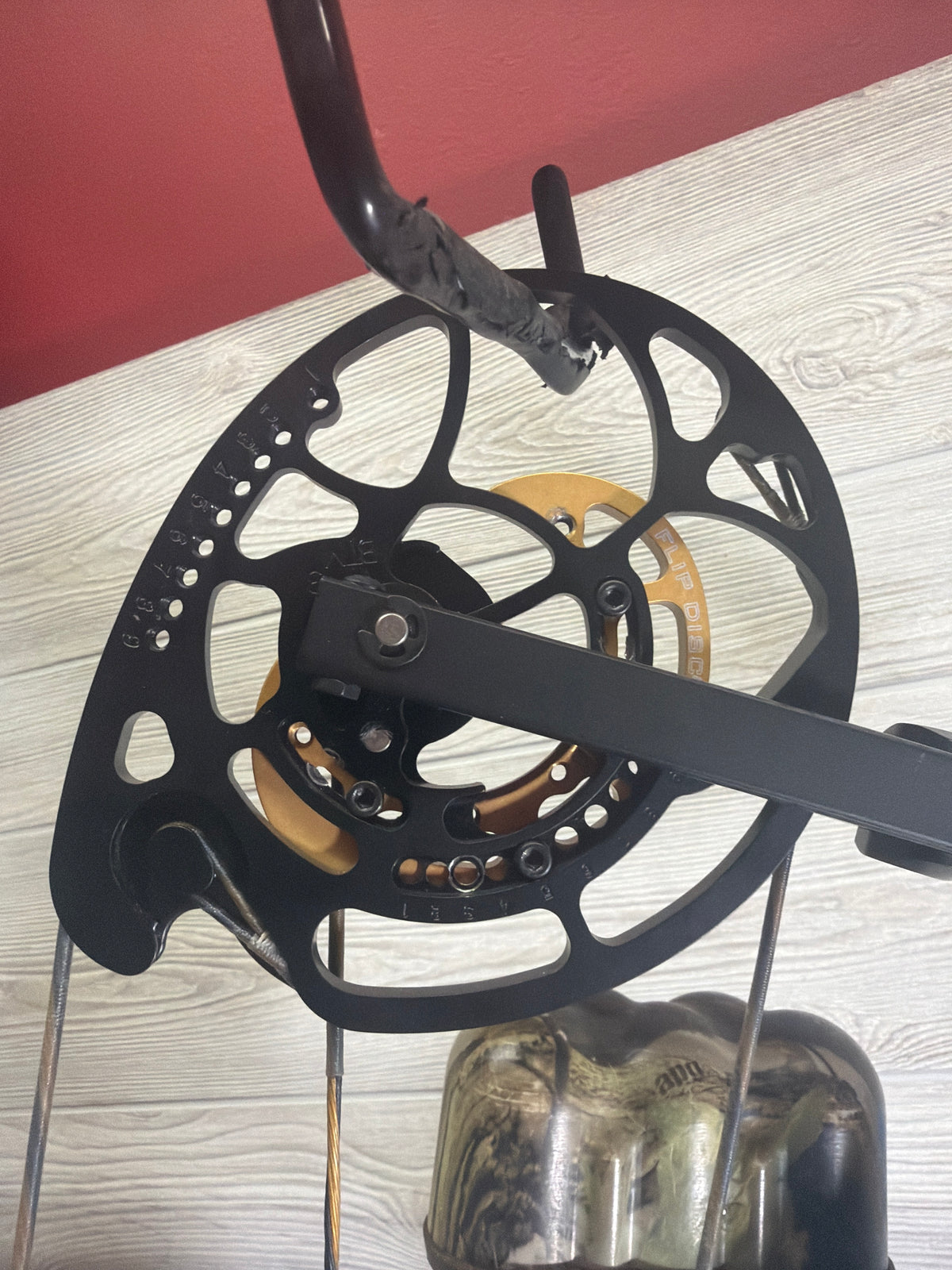 Used Bow tech Carbon Icon 28" 70lb Left Hand Camo Bow Pkg