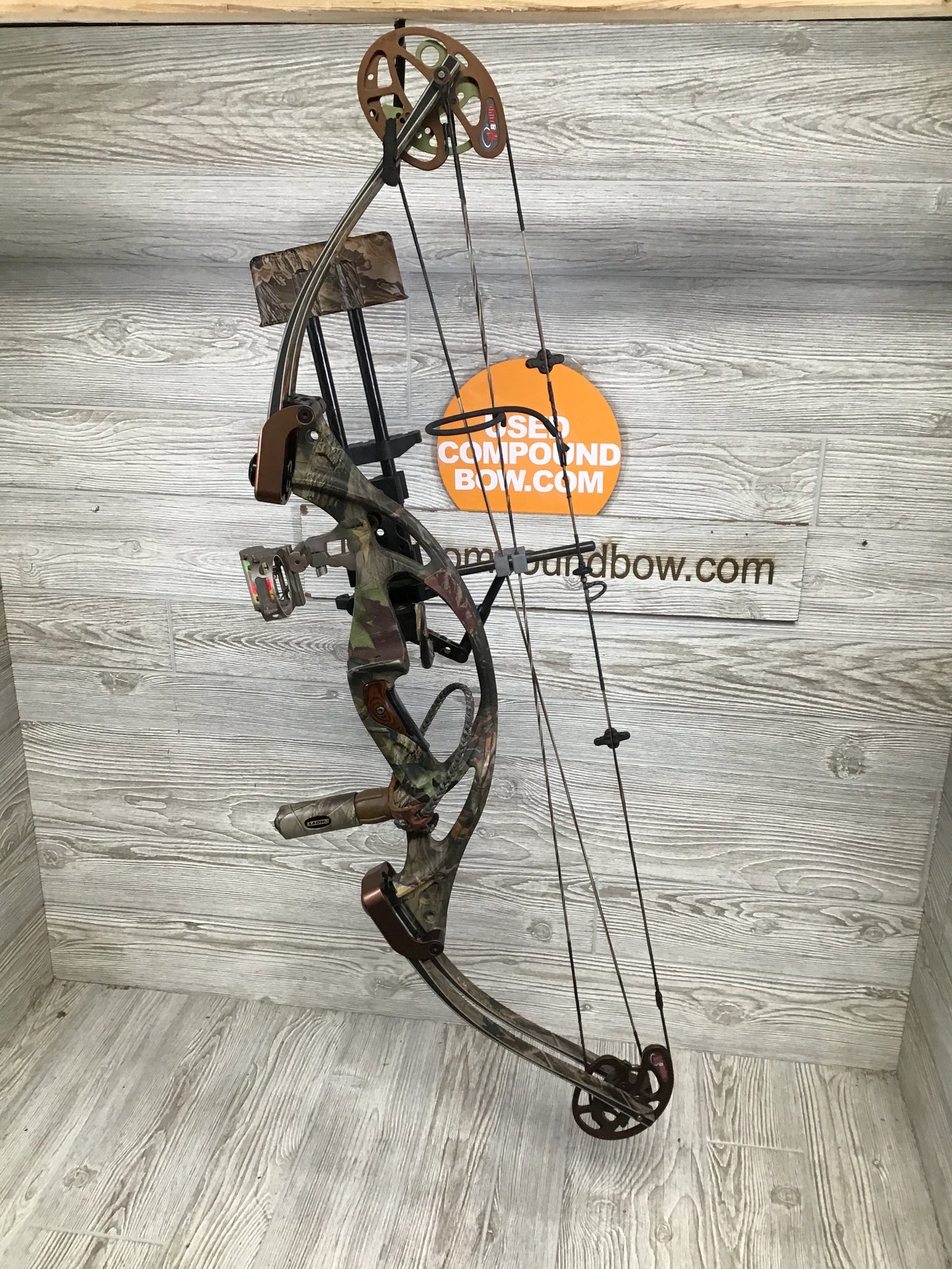 Hoyt UltraMag XT-2000 70# RH PACKAGE