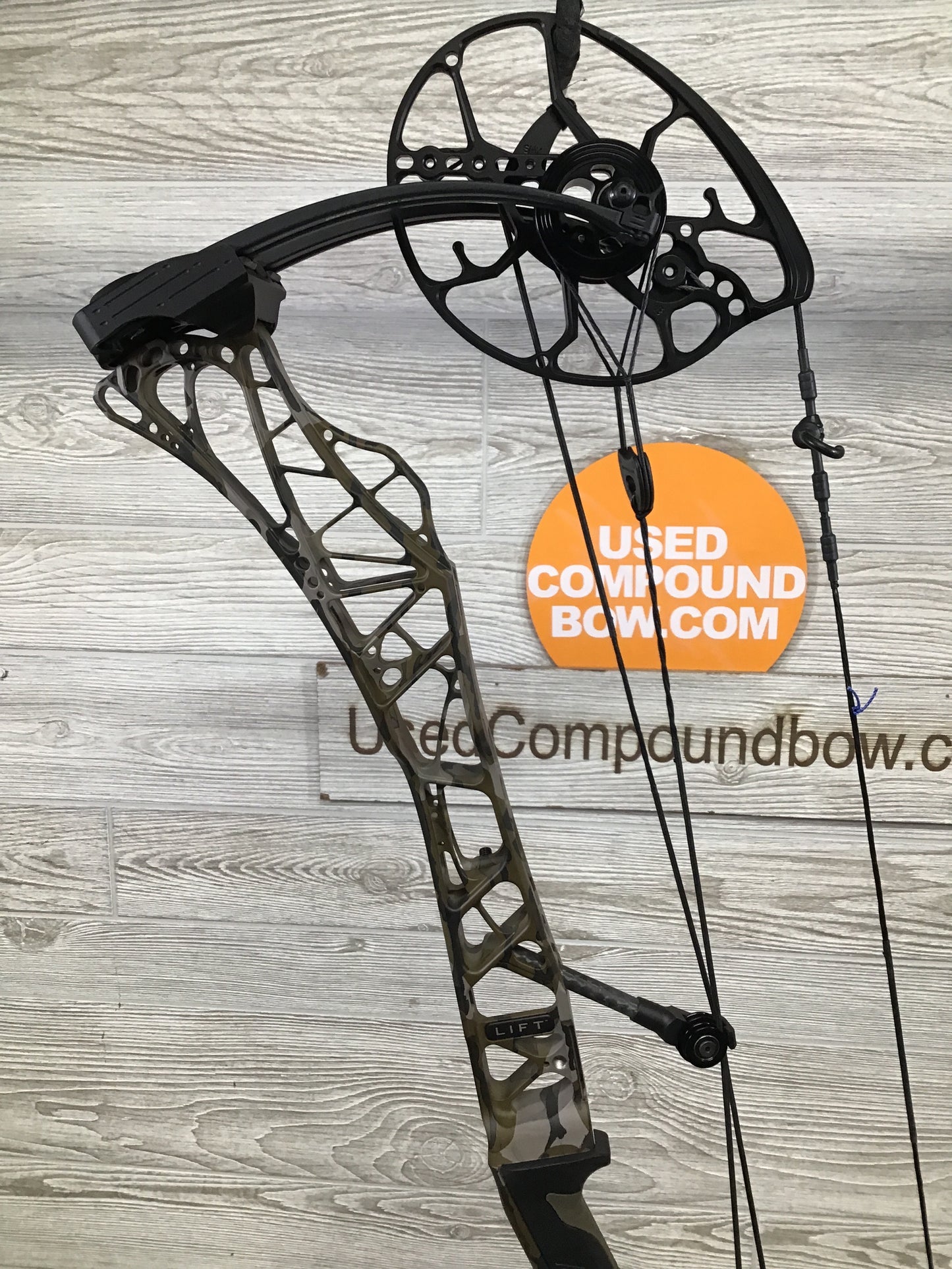 Used Mathews Lift X 29.5 Right Hand Bottomlands riser/Black limbs 28.5/65#